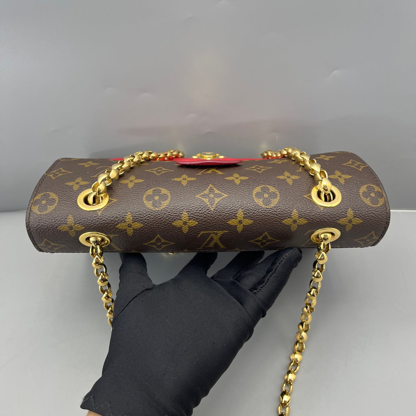 Louis Vuitton - Victoria Chain Bag - Monogram coated canvas and grained leather - Brown and Red - (medium)
