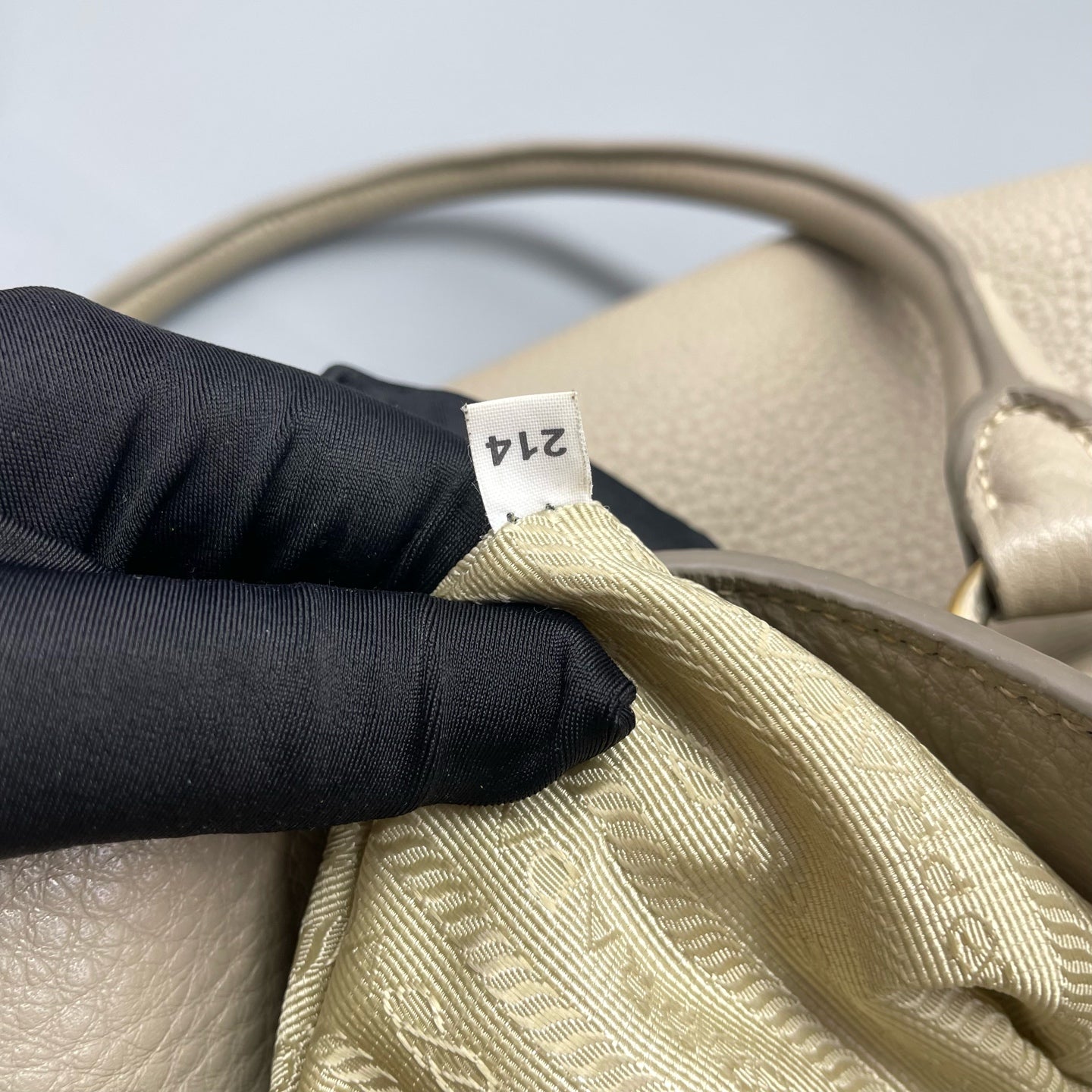Prada - Tote Bag - Grained leather - Grey - (Medium)