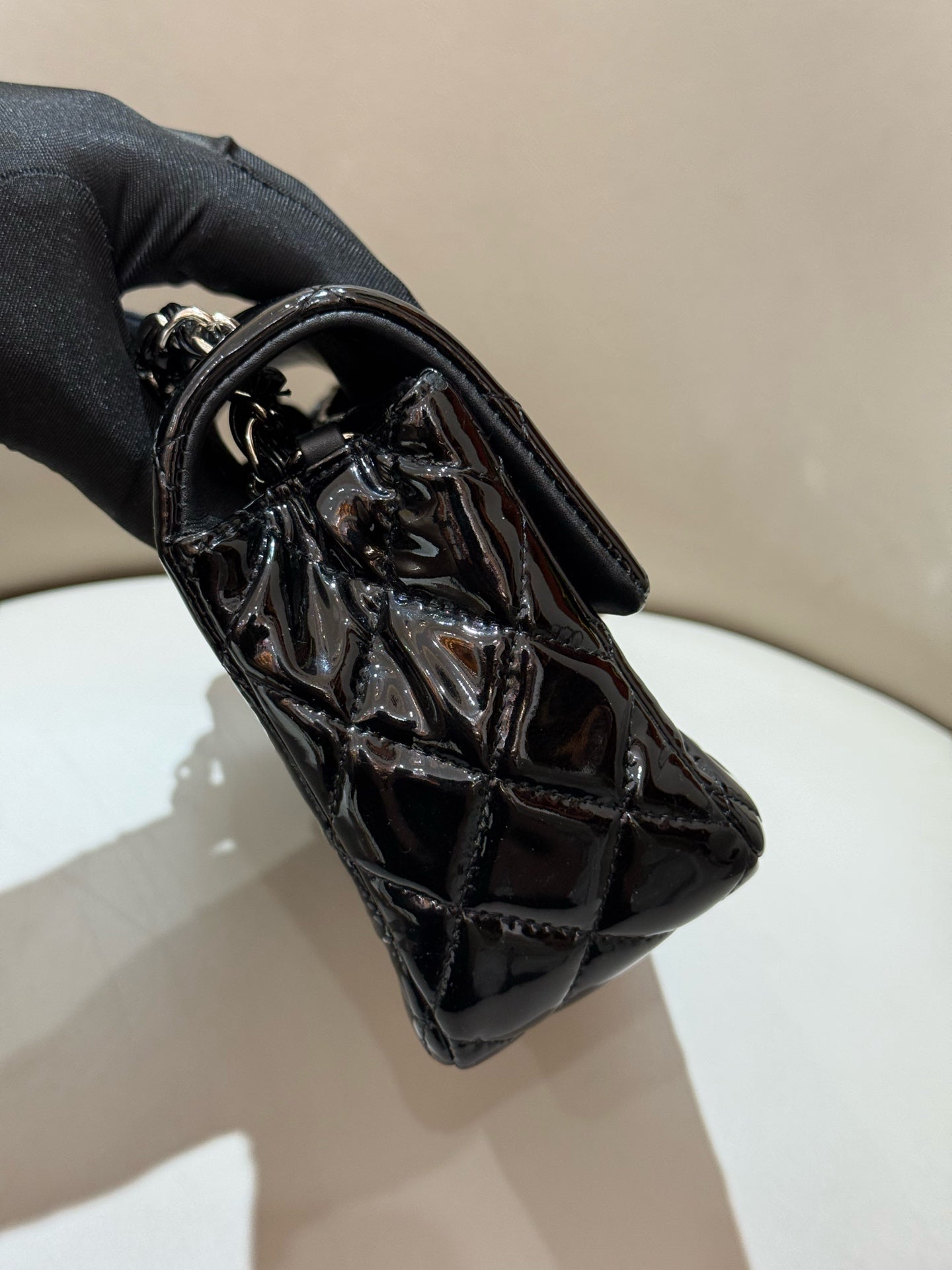 Chanel - Classic Flap Mini - Patent leather - Black - (mini)