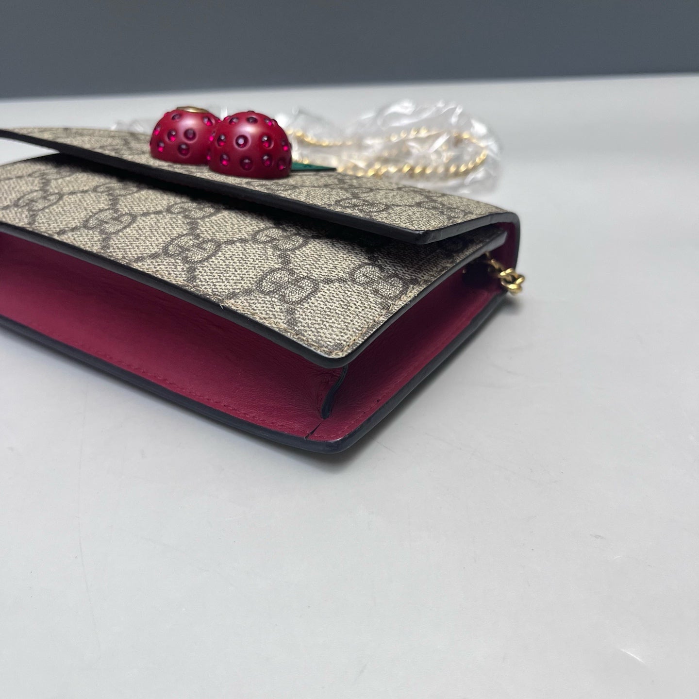 Gucci - GG Supreme Cherry Wallet on Chain (WOC) - Coated canvas with leather trim - Multicolour - (mini)