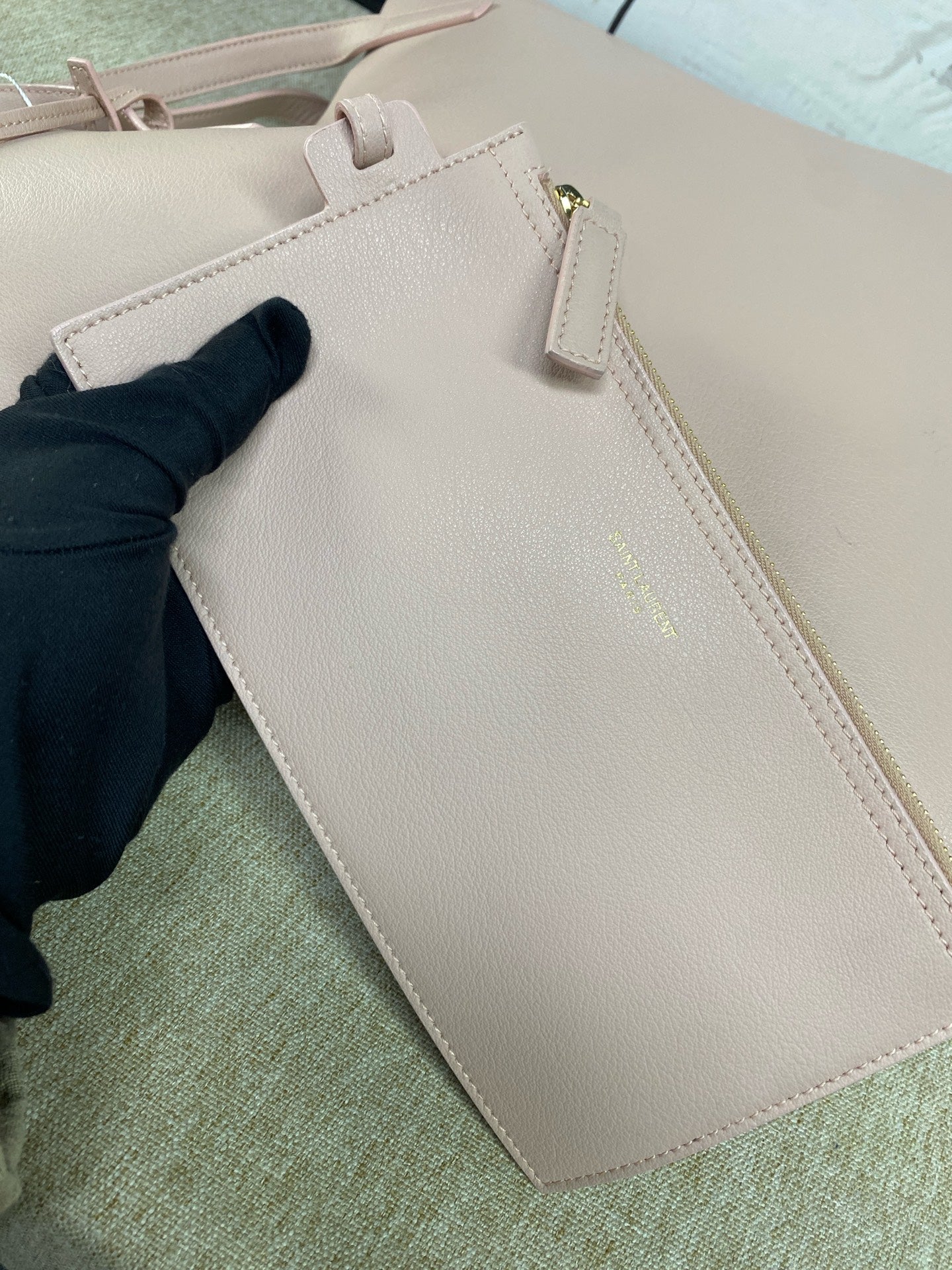 Saint Laurent - Shopping Bag Tote with Pouch - Leather - Pink - (medium)