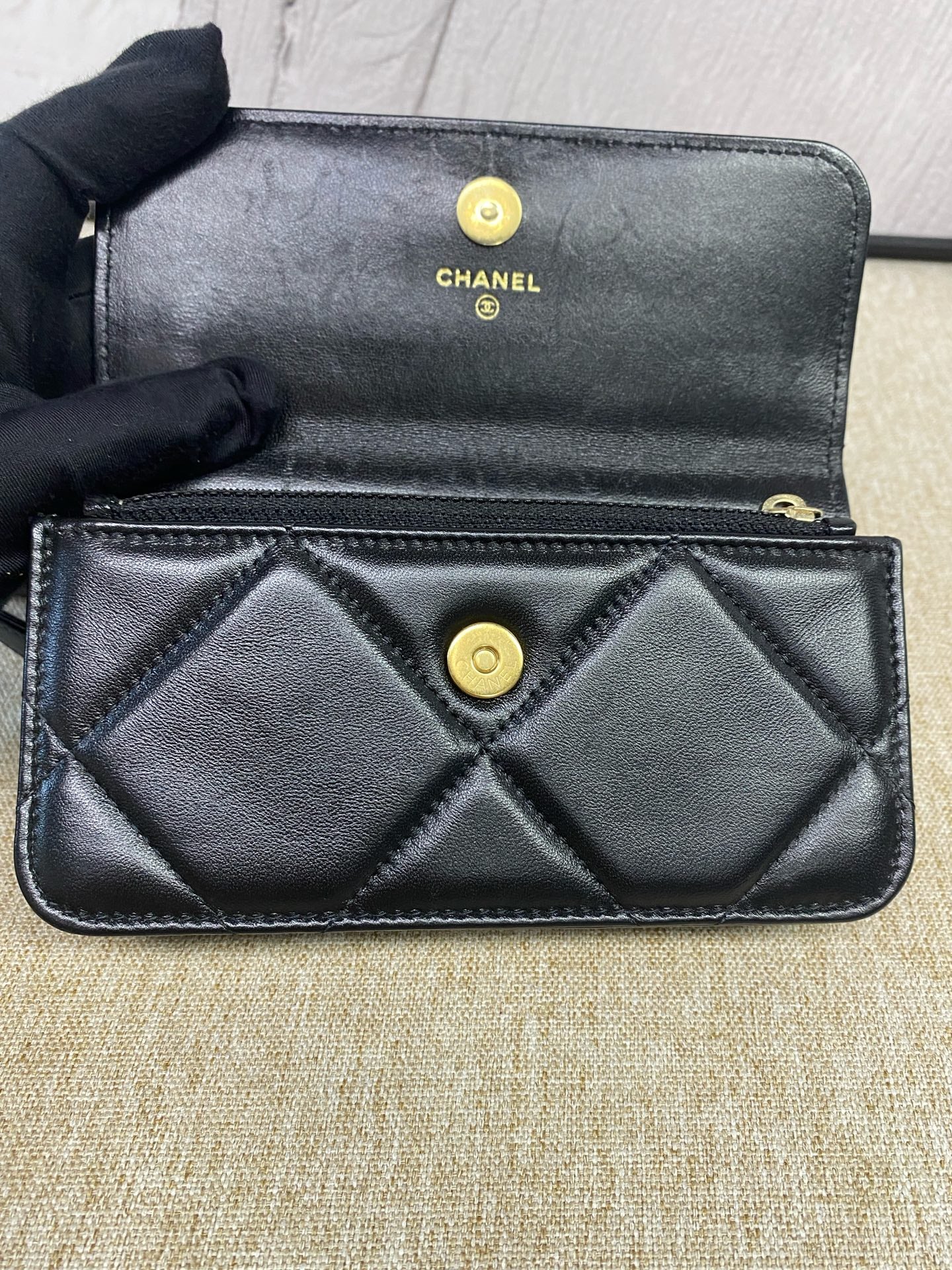 Chanel - 19 WOC - Lambskin leather - Black - (mini)