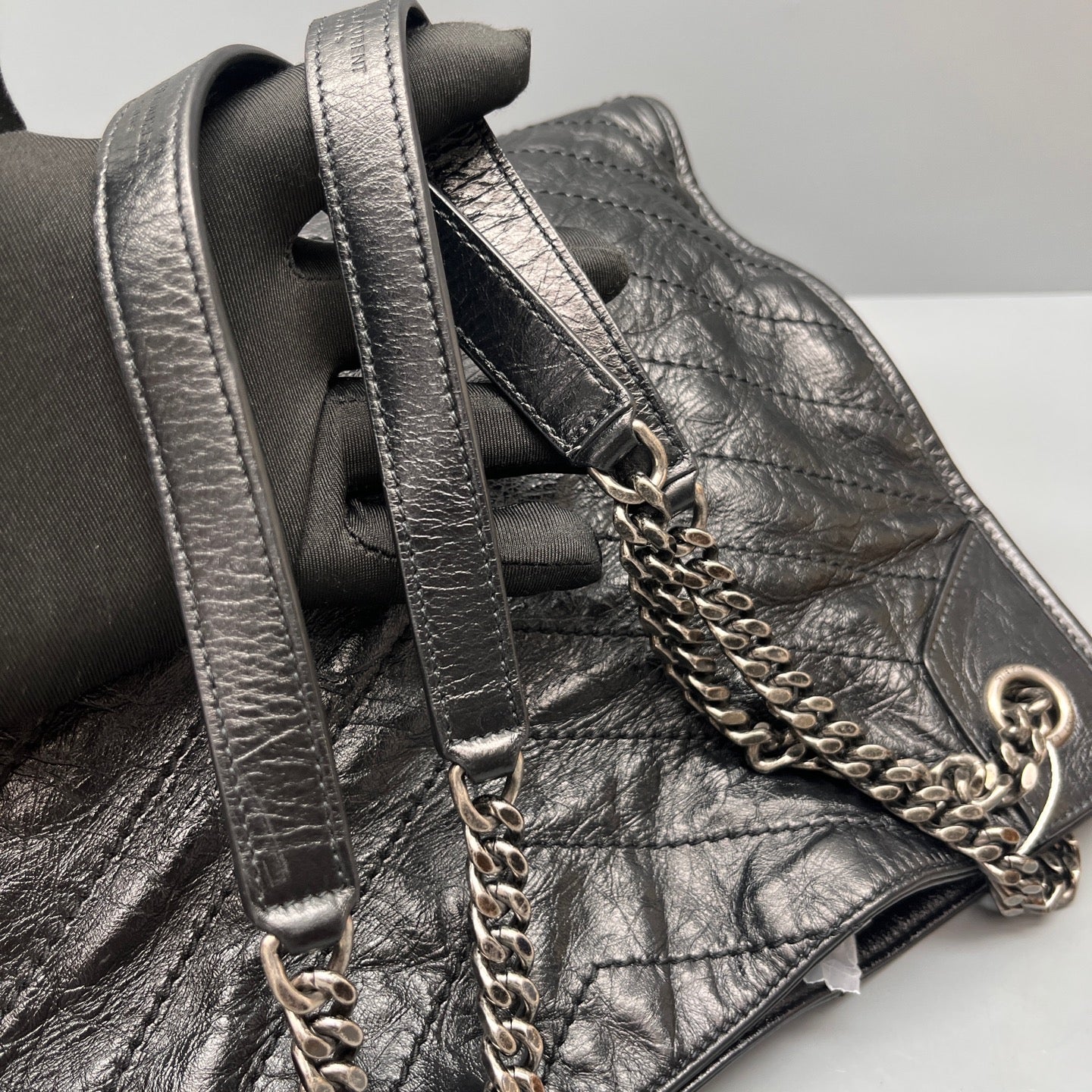 Saint Laurent - Shopping Tote with Chain - Crinkled calfskin leather - Black - (Medium)