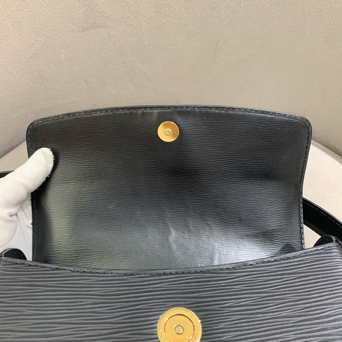 Louis Vuitton - Epi Box Messenger Bag - Leather - Black - (small)