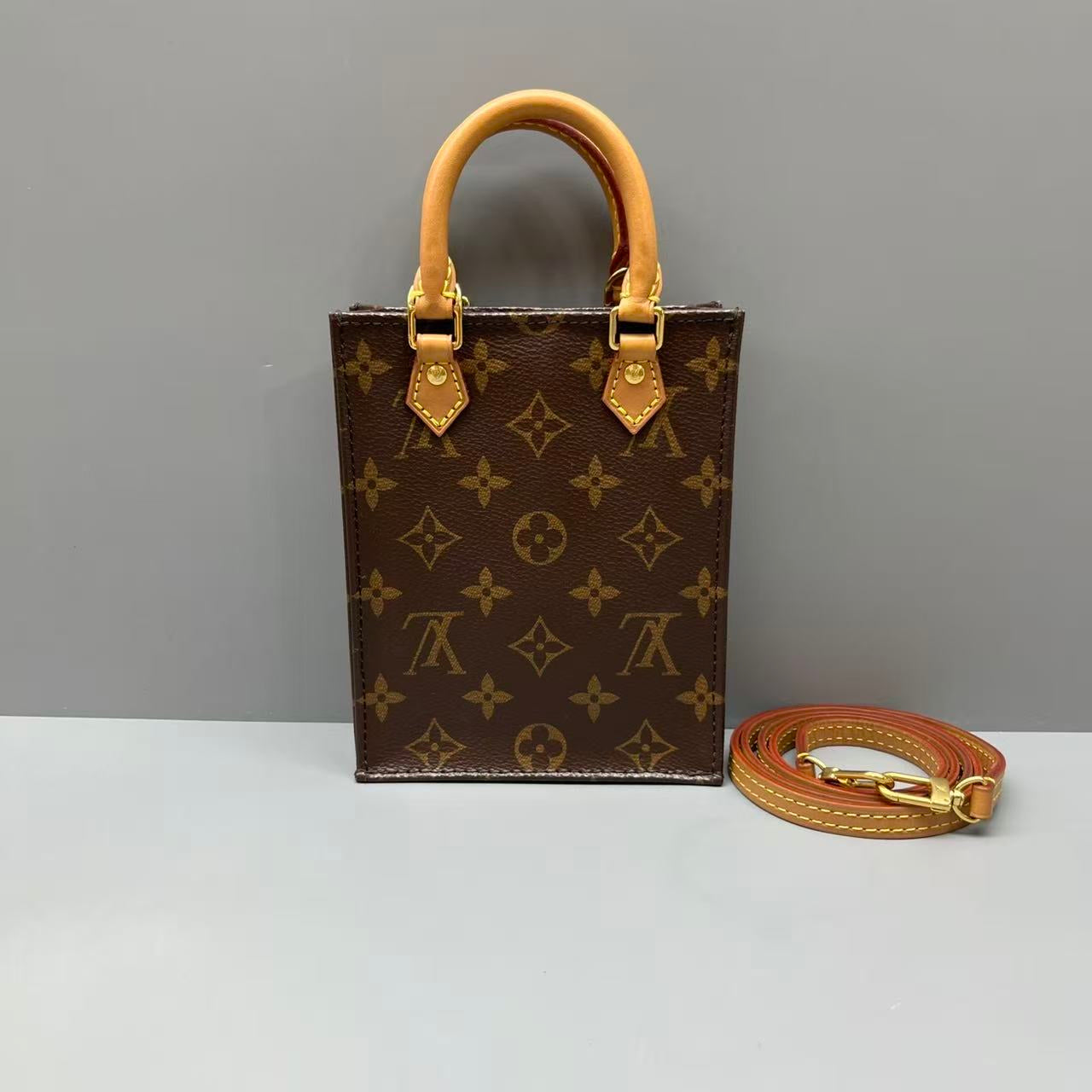 Louis Vuitton - Mini Sac Plat - Monogram canvas with natural Vachetta leather trim - Brown - (mini)
