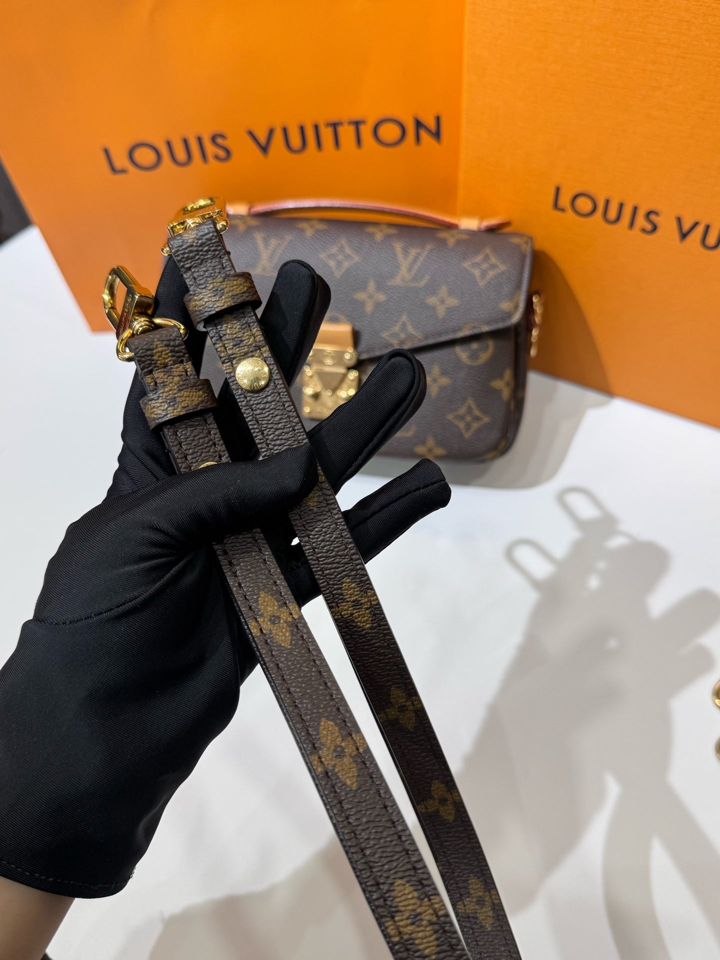 Louis Vuitton - Metis East West - Monogram coated canvas with natural cowhide leather trim - Brown - (Small)