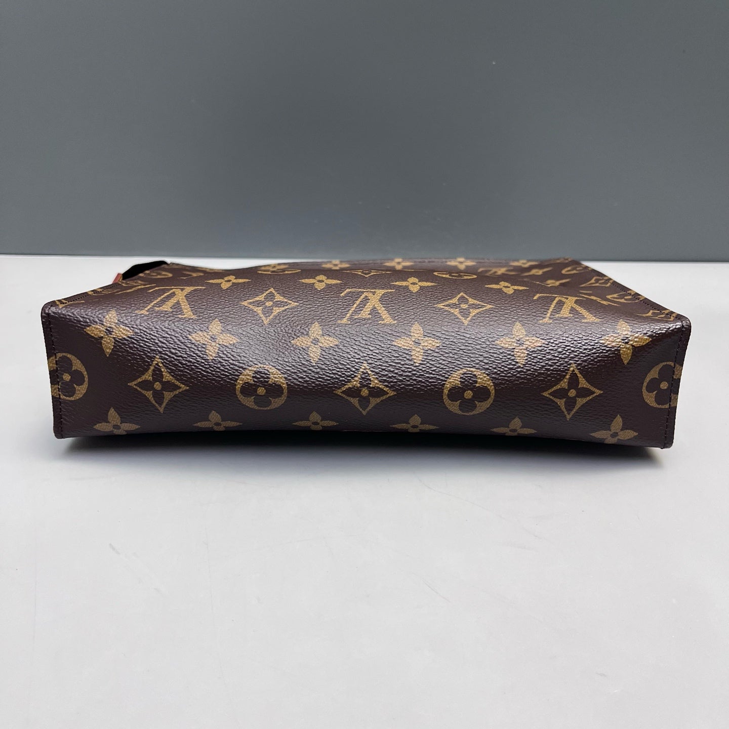 Louis Vuitton - Monogram Toiletry Pouch 26 - Monogram coated canvas with vachetta leather accents - Brown - (medium)