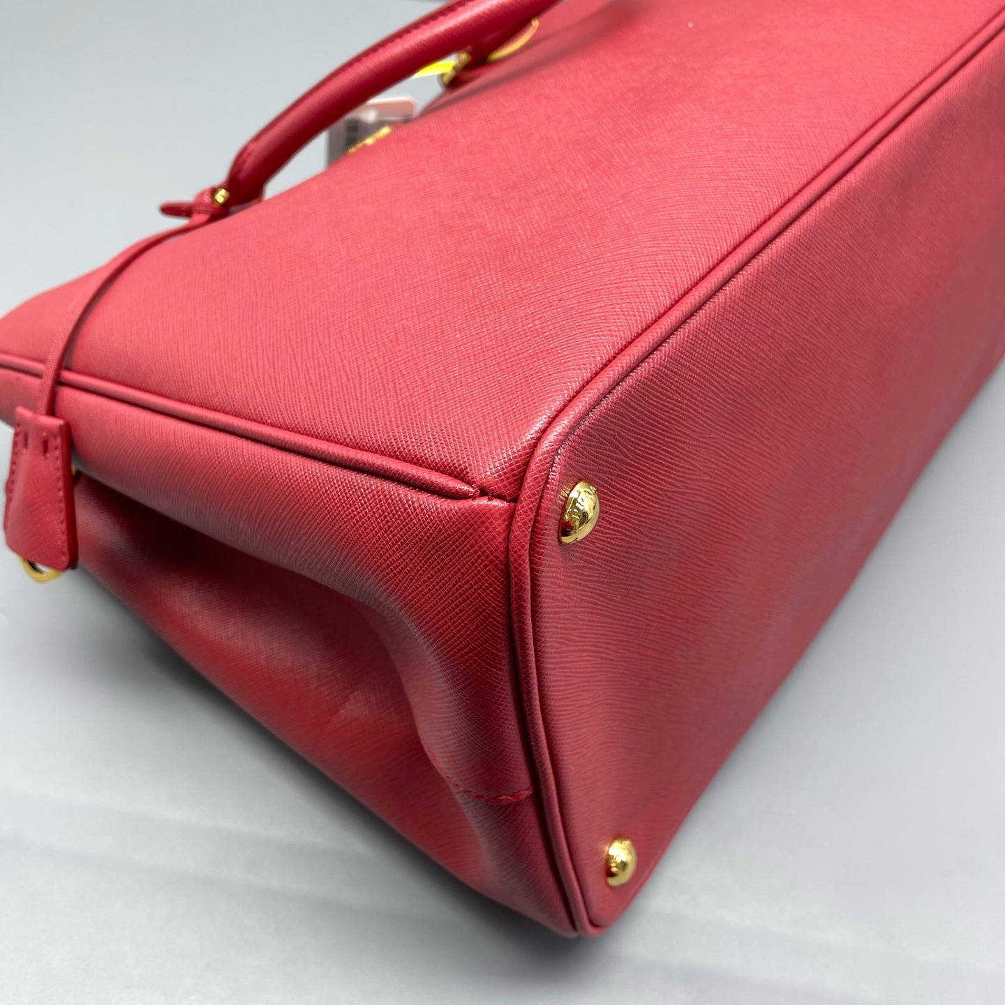 Prada - Saffiano Lux Tote - Saffiano leather - Red - (Large)
