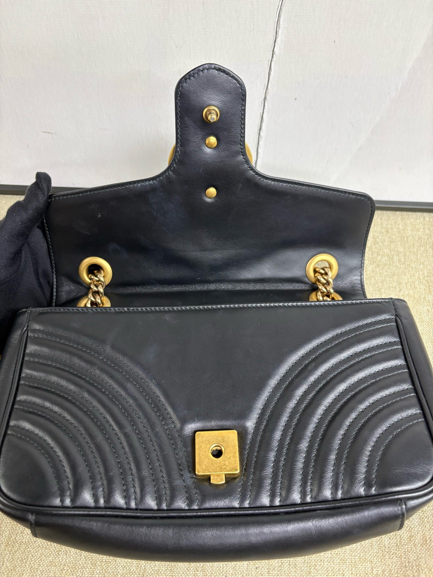 Gucci - GG Marmont Matelassé Small Shoulder Bag - Leather - Black - (medium)