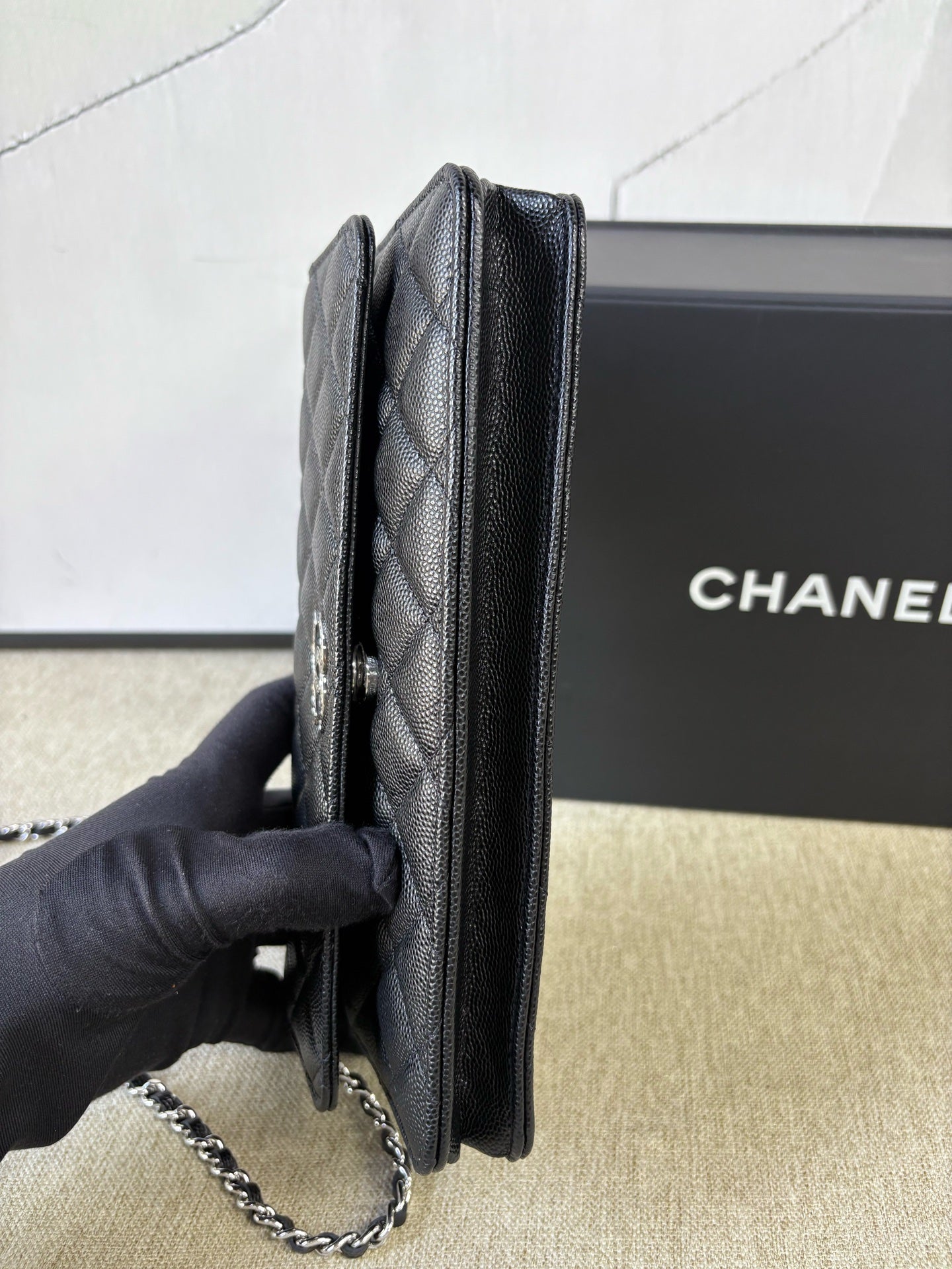 Chanel - Clutch with Chain - Shiny Grained Calfskin - Black - (mini)