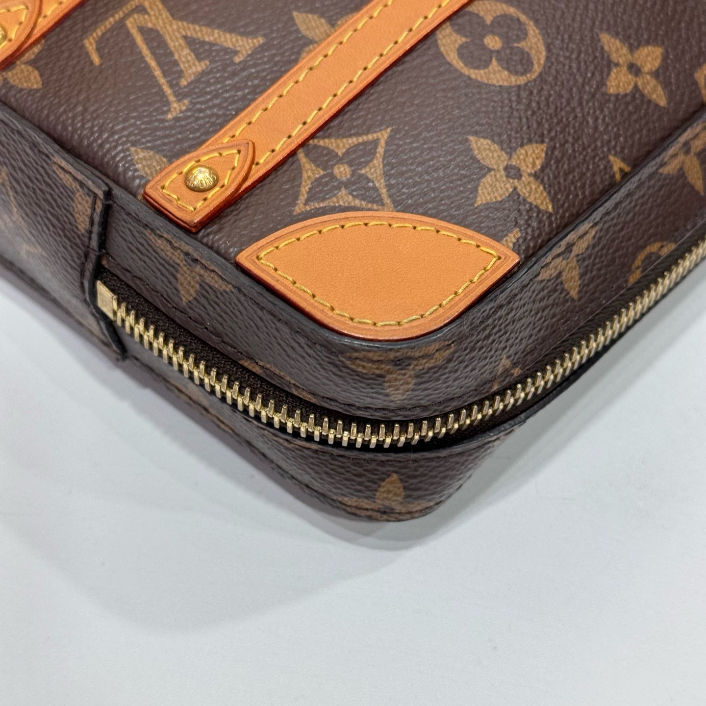 Louis Vuitton - Soft Trunk Pouch - Monogram coated canvas with Vachetta leather trim - Brown - (small)