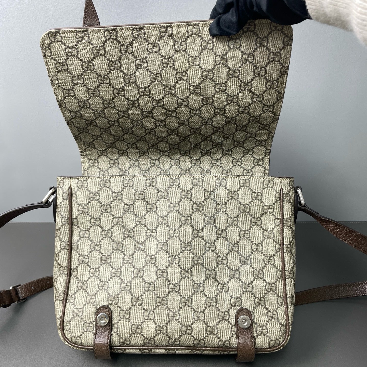 Gucci - GG Supreme Messenger Bag - GG Supreme canvas with leather trim - Ebony and Brown - (Medium)