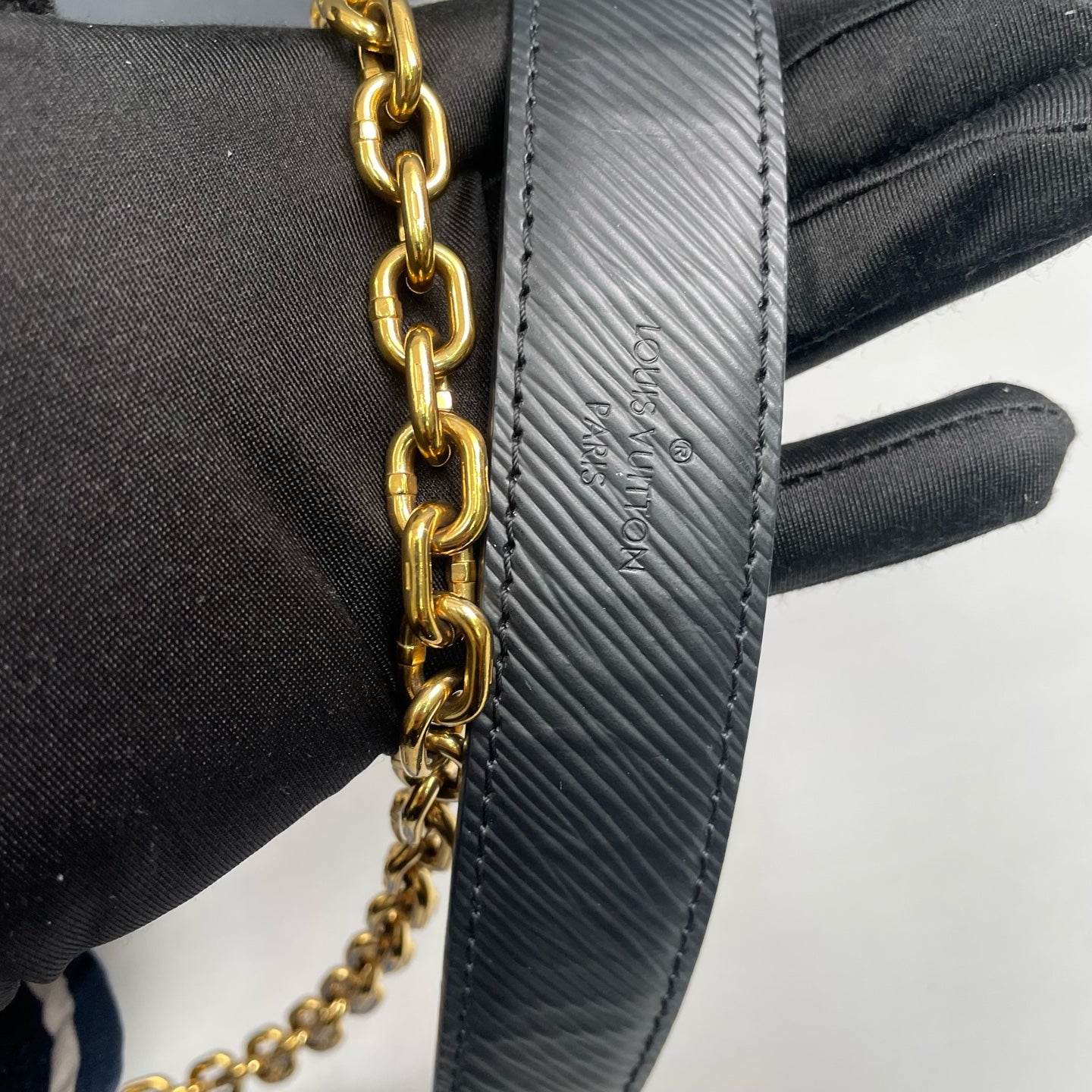 Louis Vuitton - Twist Studded Medium Chain Bag - Epi leather - Black - (medium)