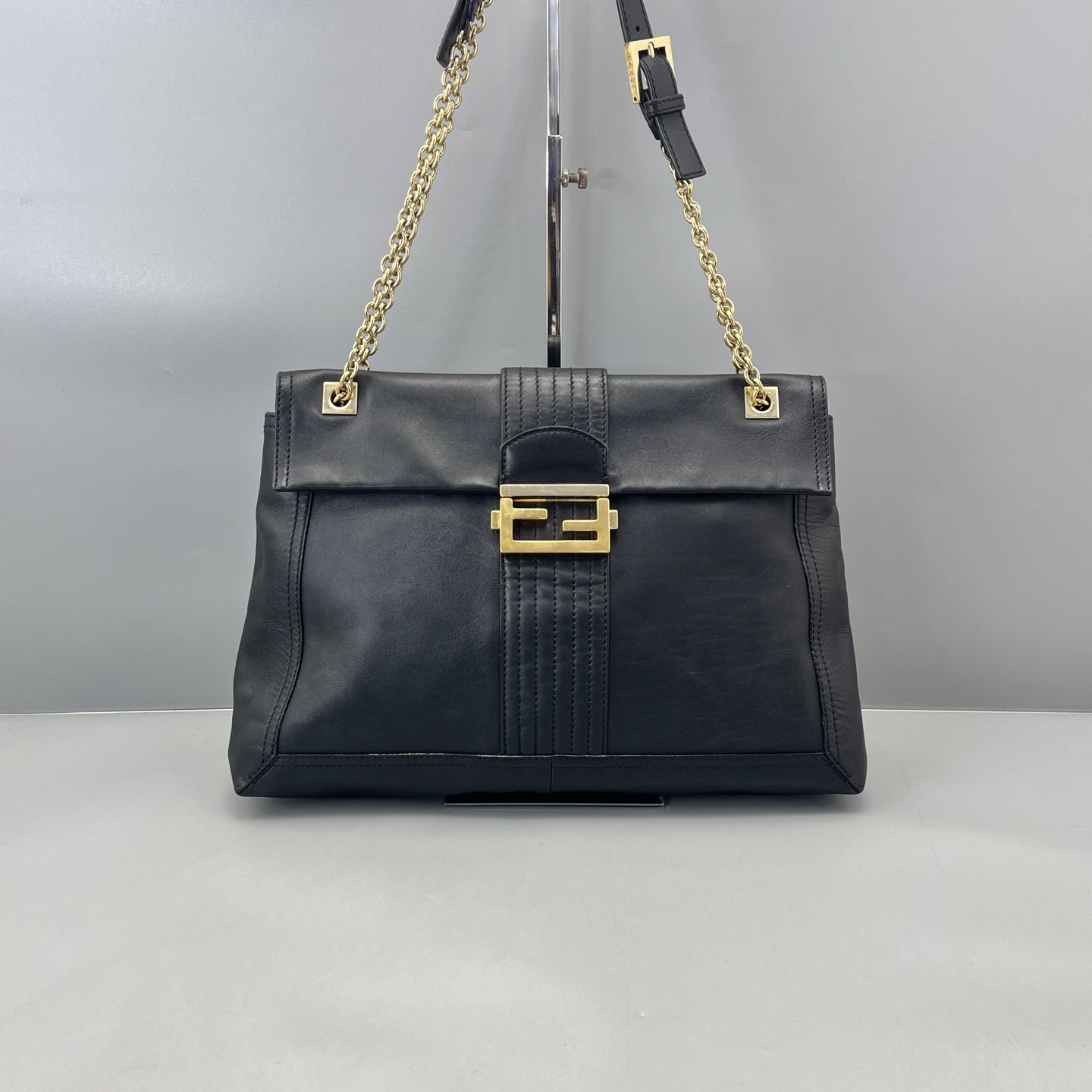 Fendi - Baguette Chain Bag - Leather - Black - (Large)