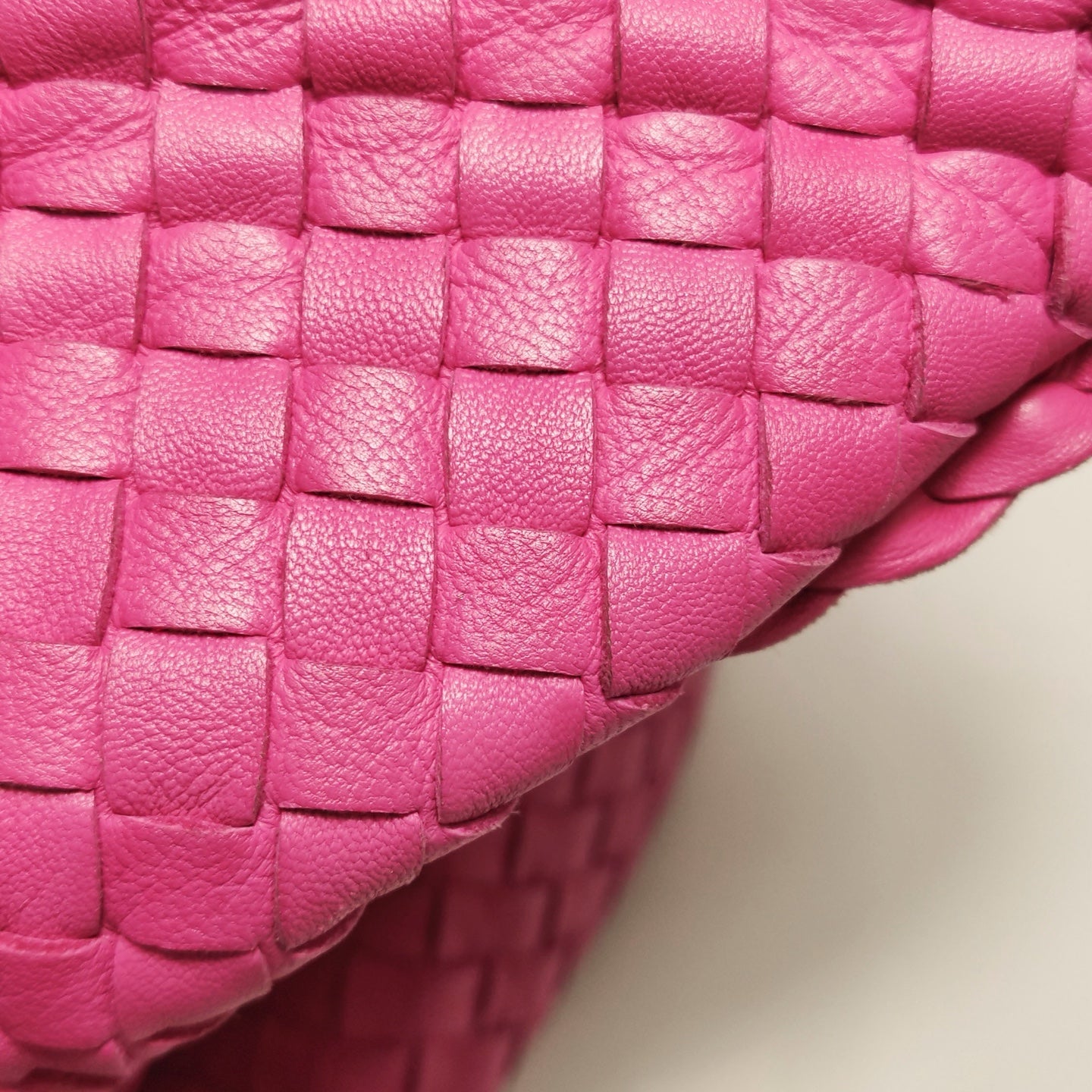Bottega Veneta - Intrecciato Hobo Bag - Leather - Pink - (Small)