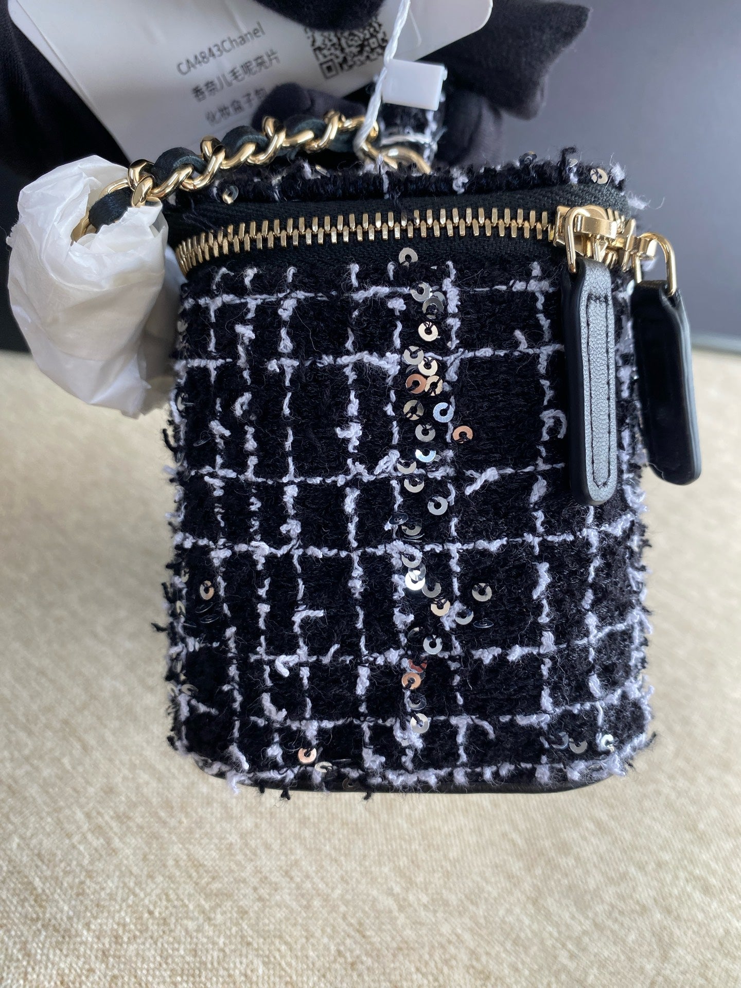 Chanel - Tweed Sequin Cosmetic Box Bag - Tweed and lambskin leather with sequins - Black and White with Gold-Tone Hardware - (mini)