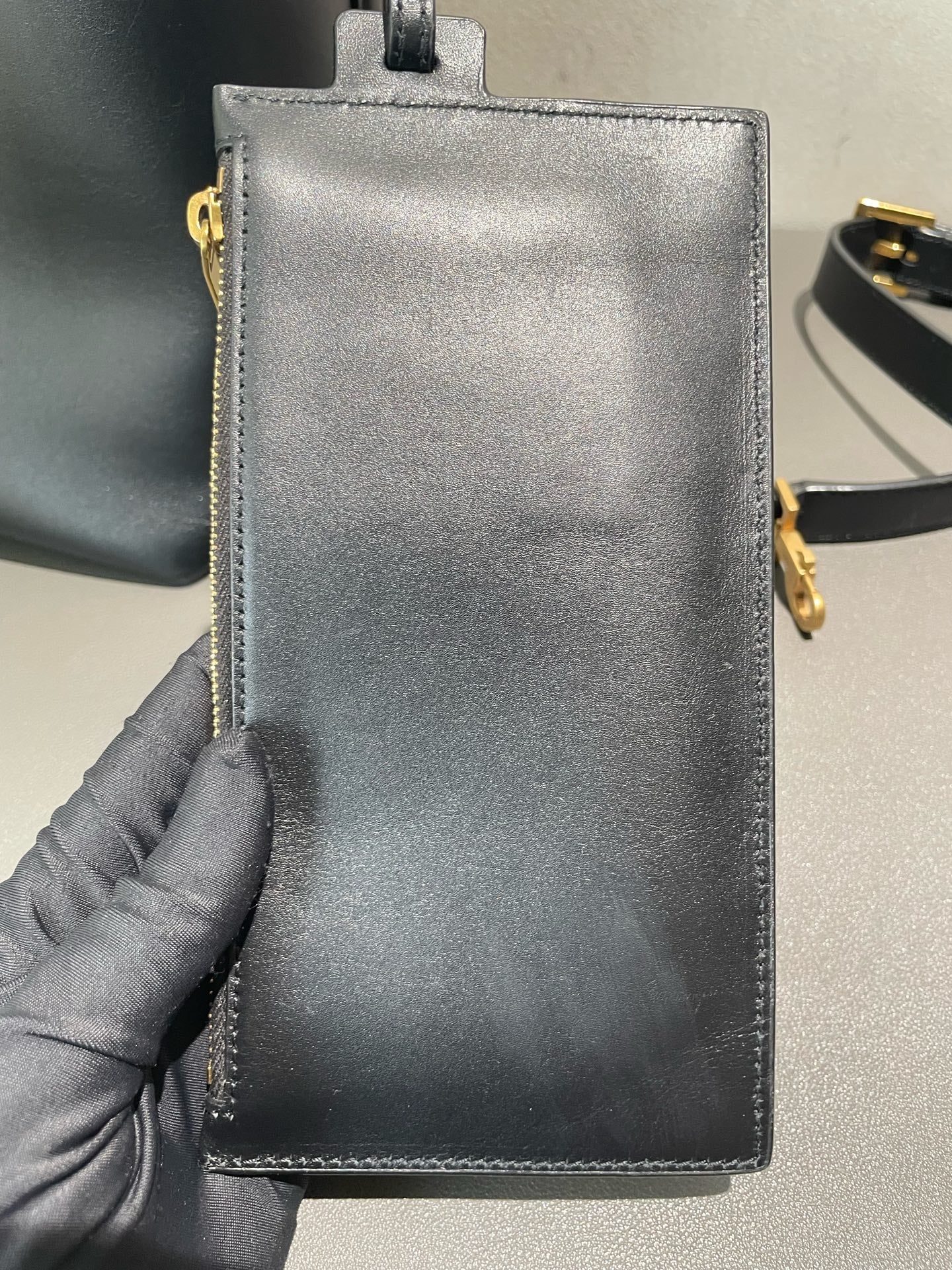 Saint Laurent - LE37 Bucket Bag - Leather - Black - (Large)