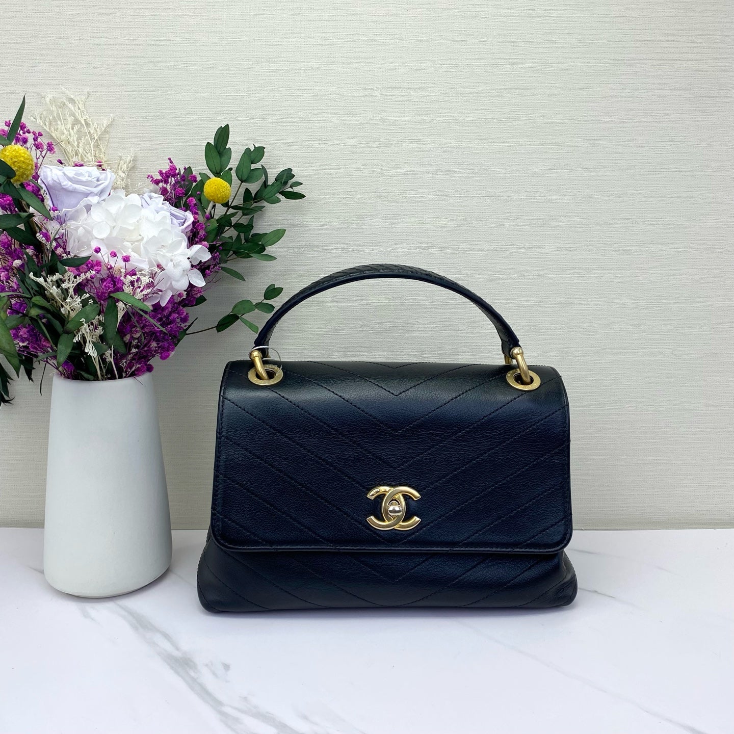 Chanel - Top Handle Bag - Grained leather with exotic leather (snake skin) accents - Black - (medium)