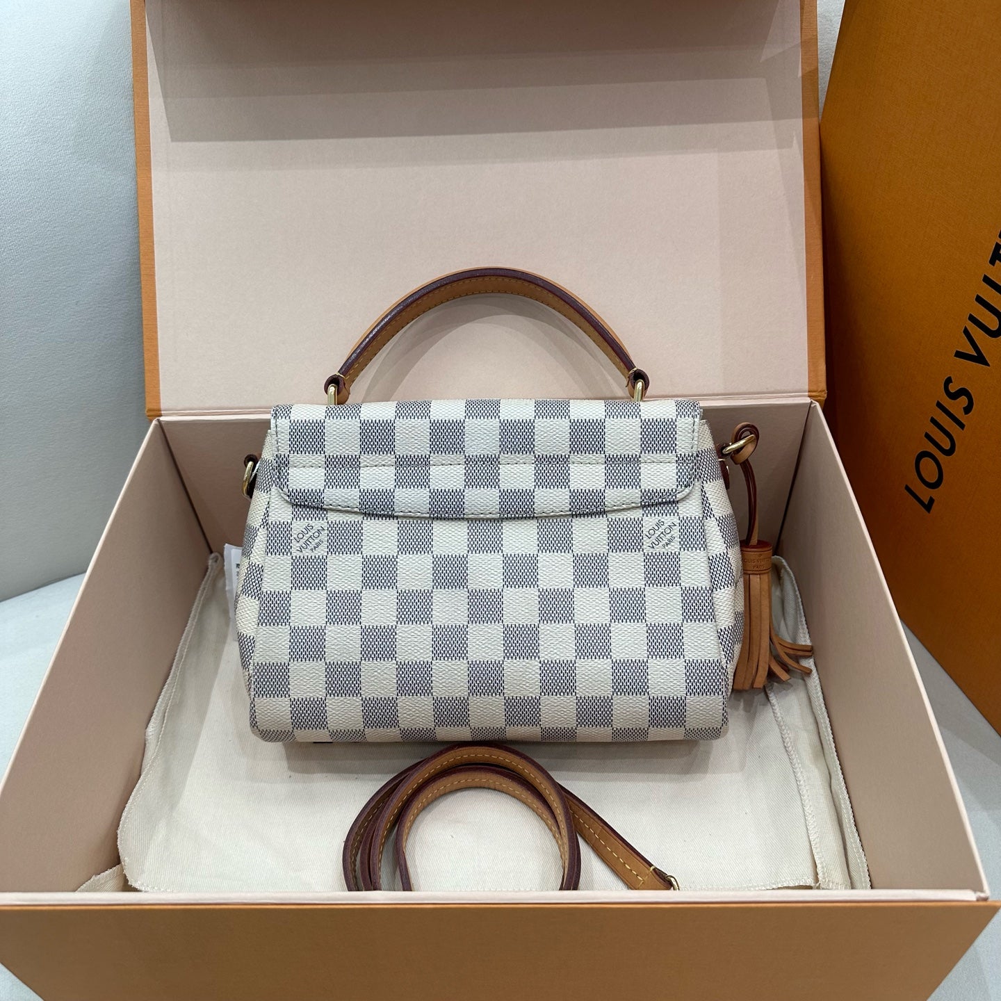 Louis Vuitton - Pochette Métis Style Tassel Bag - Damier Azur coated canvas with natural cowhide leather (Vachetta) trim - White - (small)