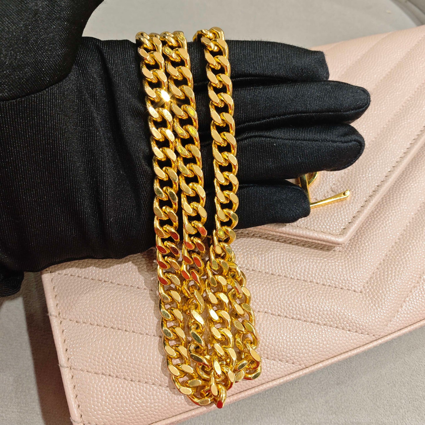 Saint Laurent - Envelope Bag - Caviar leather - Pink with Gold-Tone Hardware - (Small)
