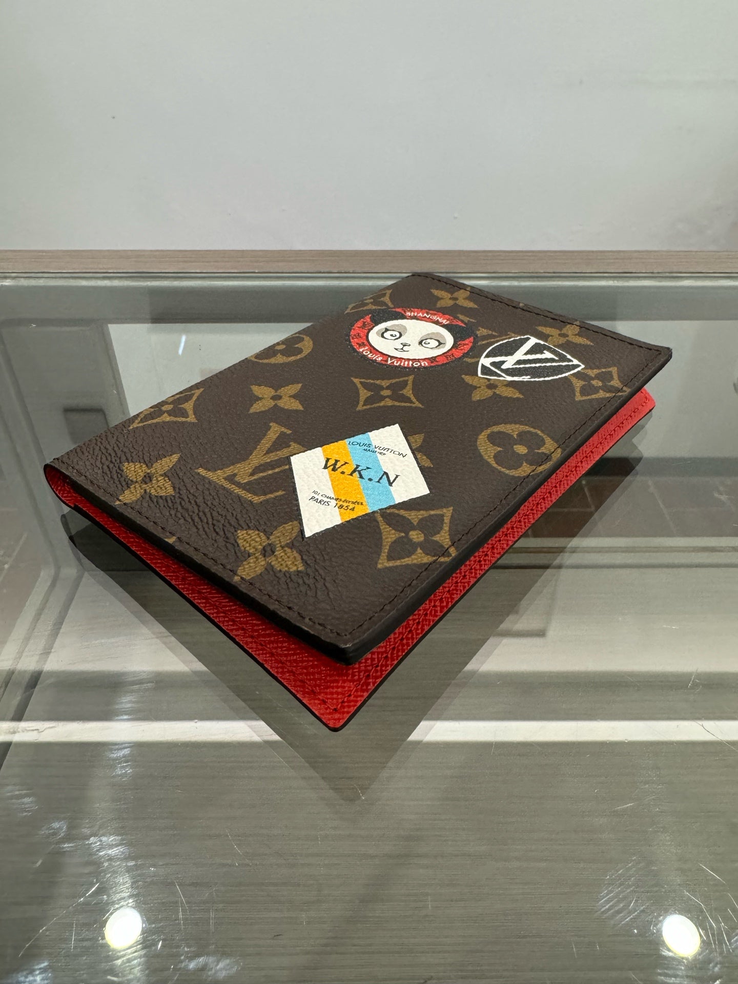 Louis Vuitton - Limited Edition Monogram World Tour Passport Cover - Monogram coated canvas with grained leather lining - Brown