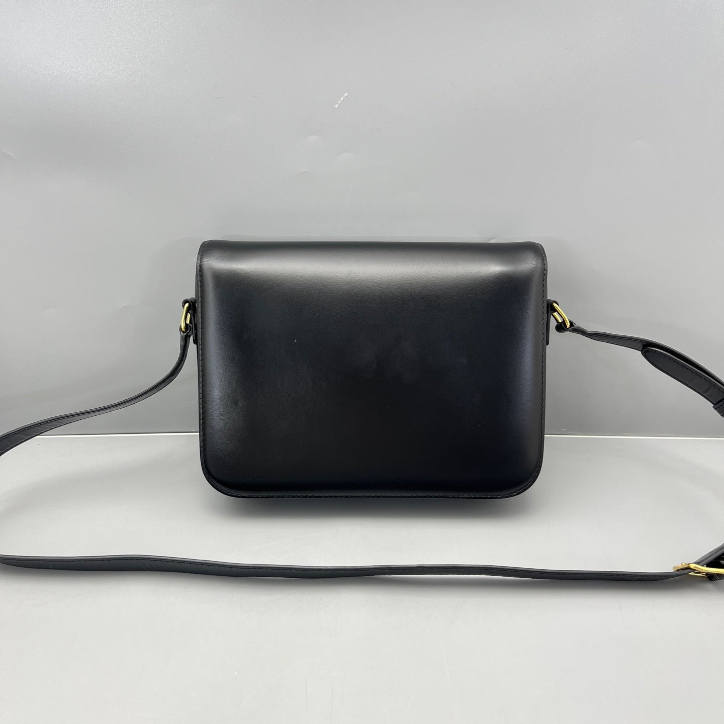 Celine - Teen Triomphe Bag - Smooth calfskin leather - Black - (Small)
