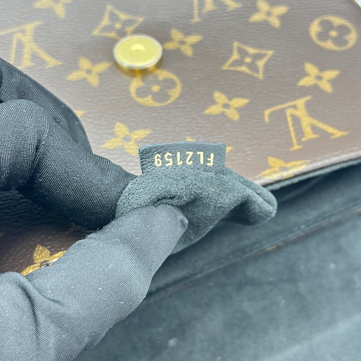 Louis Vuitton - Locky BB - Monogram coated canvas with smooth leather trim - Monogram brown and black - (mini)