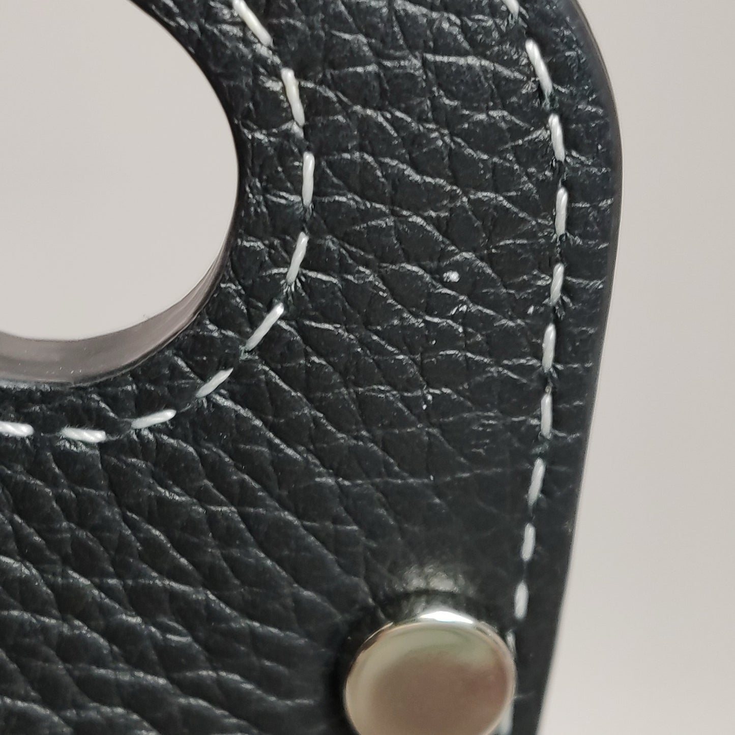 Dior - Saddle Sling Bag 1ADBO022YKK_H00N - Grained cow leather - Black - (medium)