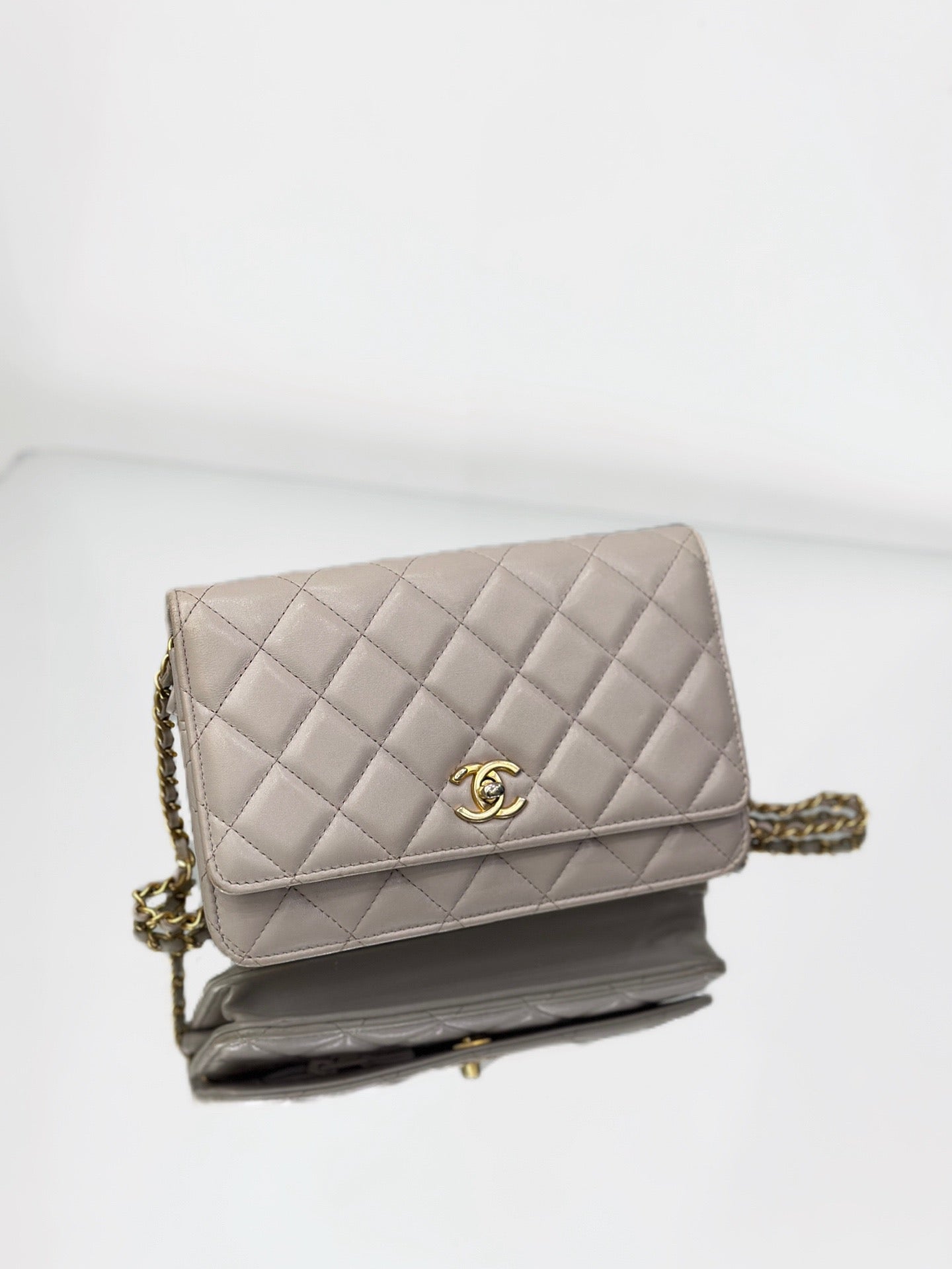 Chanel - Wallet on Chain (WOC) with Gold Ball Charm - Lambskin leather - Light Purple - (mini)