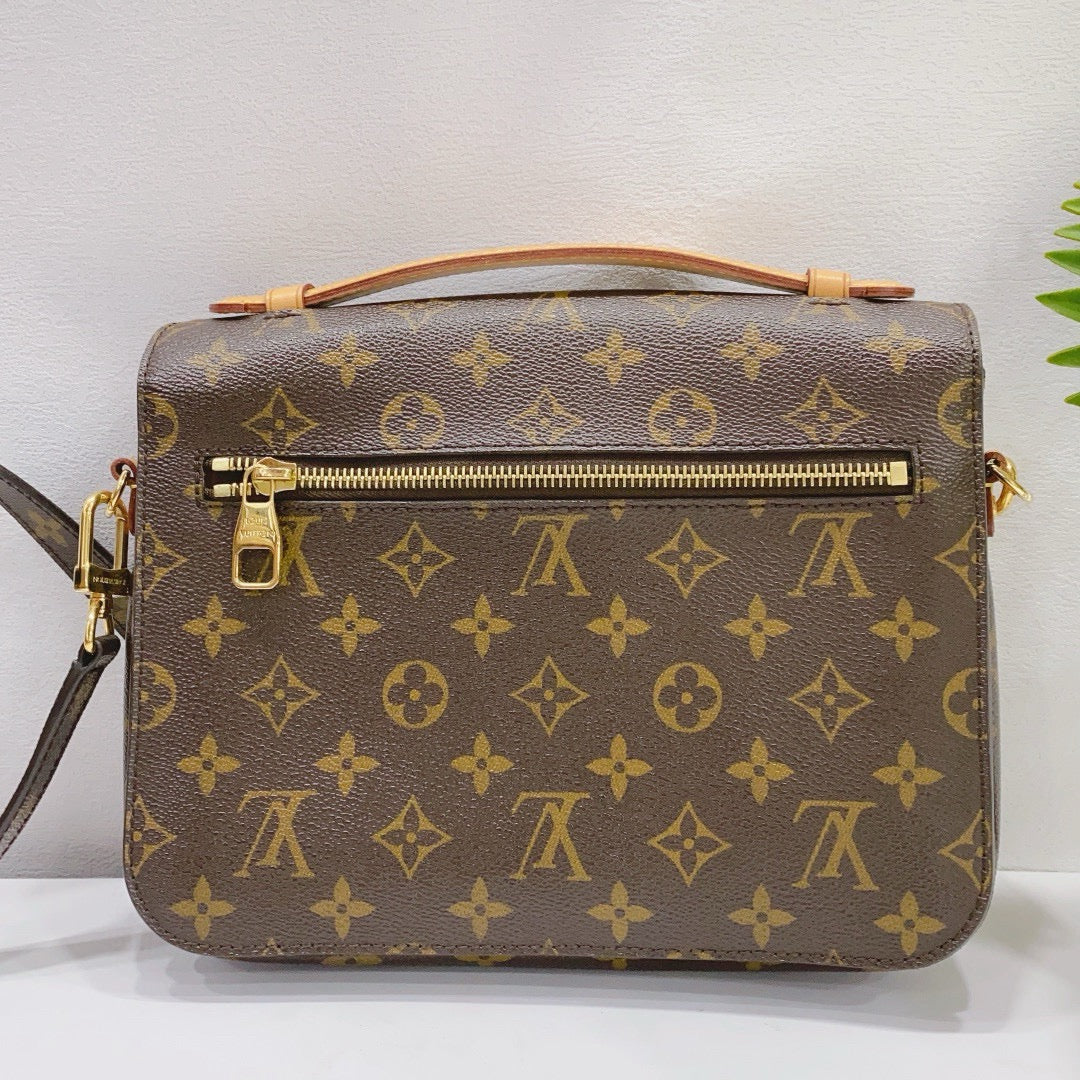 Louis Vuitton - Pochette Metis - Monogram coated canvas with natural cowhide leather trim - Brown - (medium)