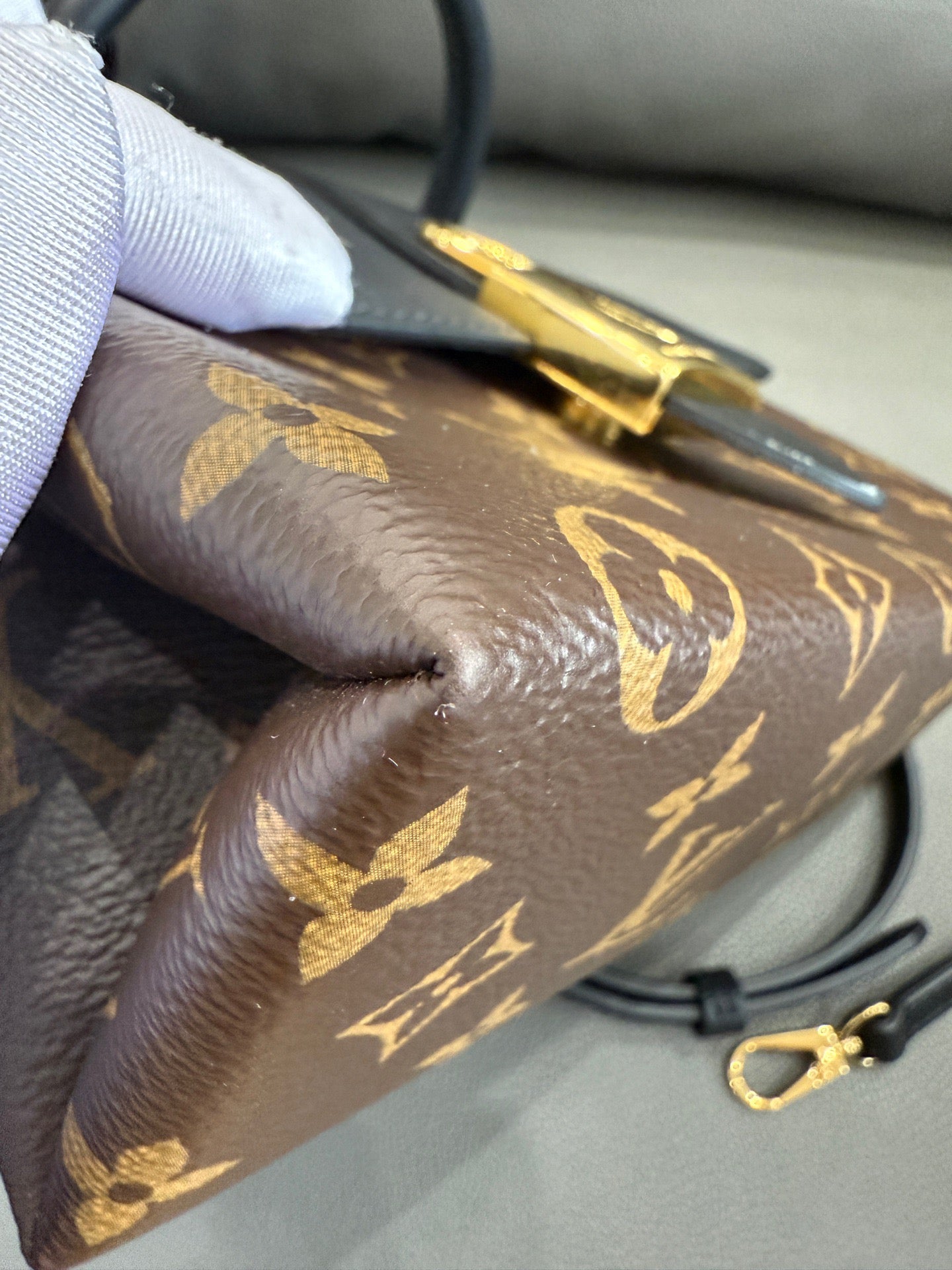 Louis Vuitton - Locky BB - Monogram coated canvas with black leather trim - Brown - (Mini)
