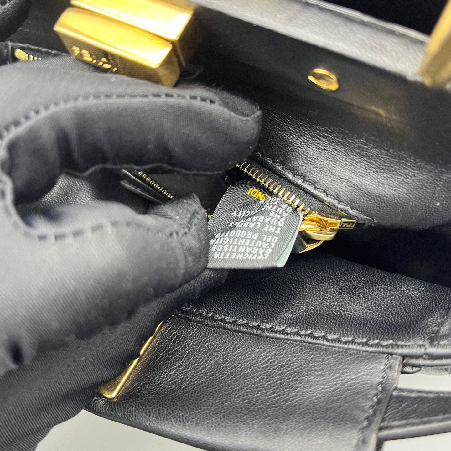 Fendi - Peekaboo Small - Leather - Black - (Small)