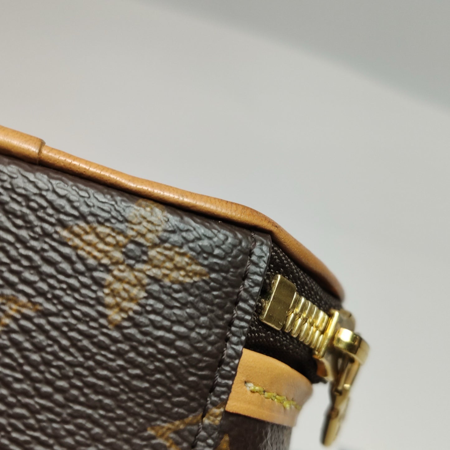 Louis Vuitton - MINI BOITE CHAPEAU - Monogram coated canvas with Vachetta leather trim - Brown - (mini)