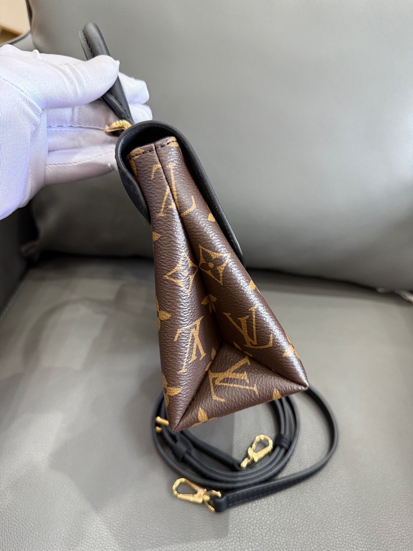 Louis Vuitton - Locky BB - Monogram coated canvas with black leather trim - Brown - (Mini)