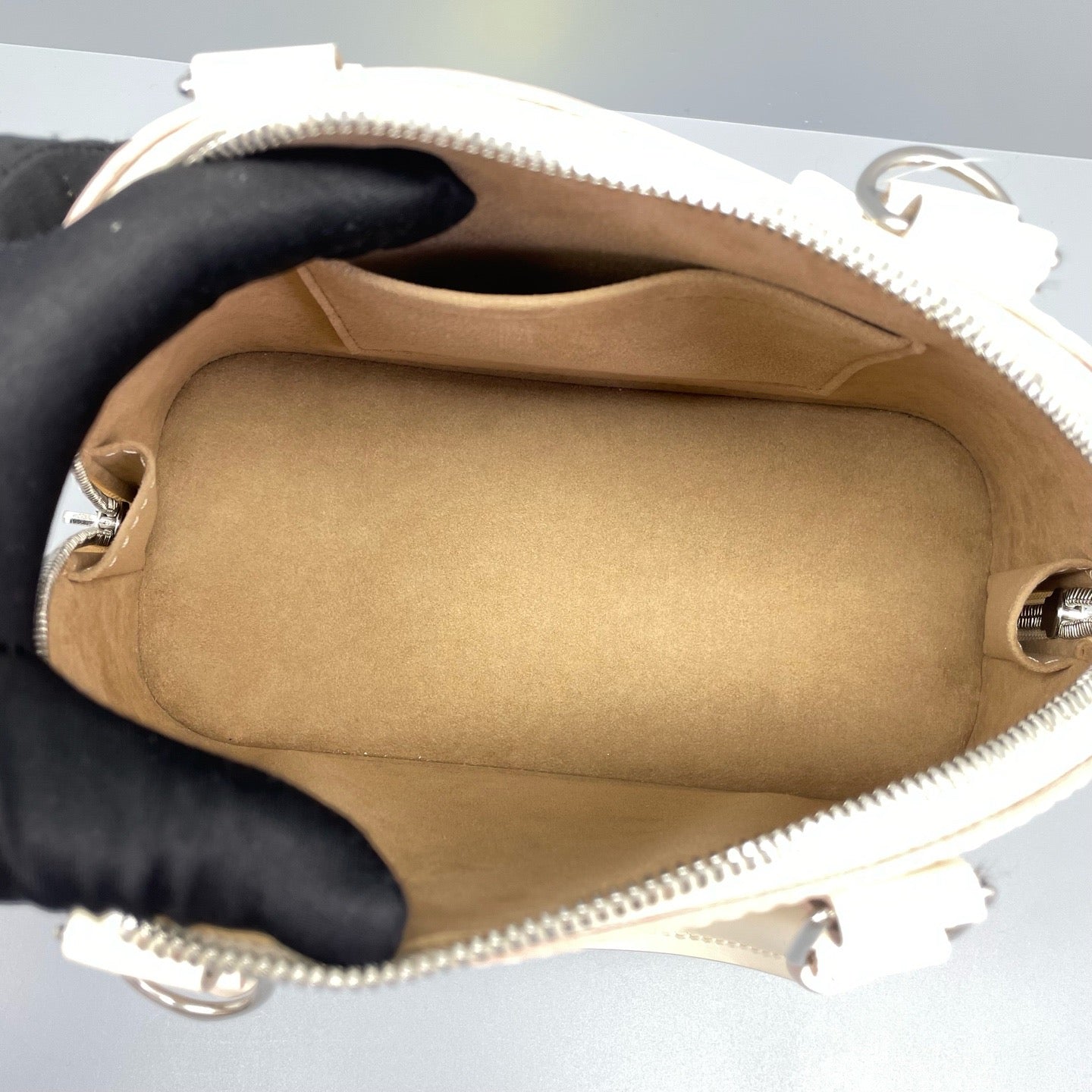 Louis Vuitton - Alma BB - Epi leather - White - (mini)