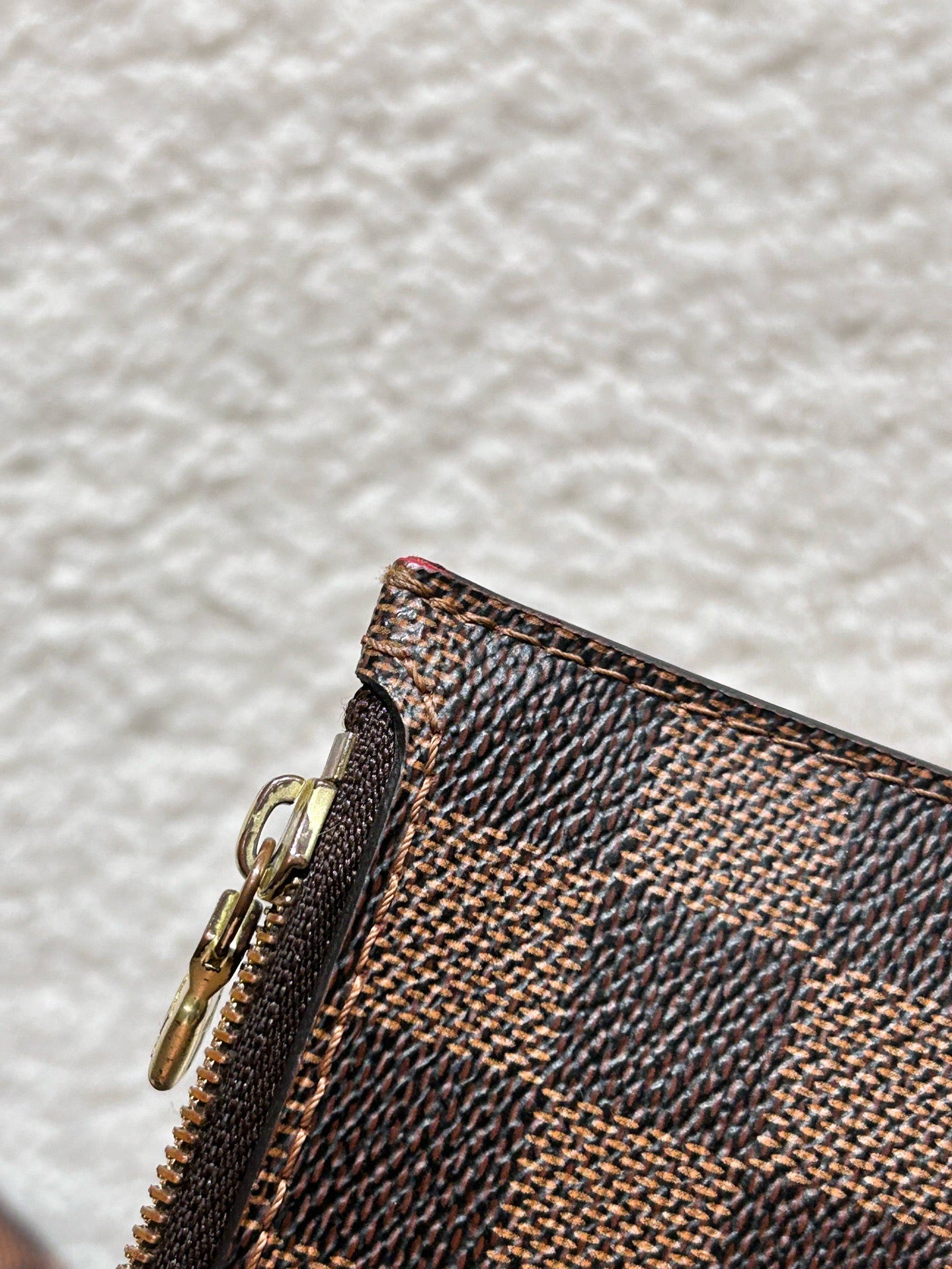 Louis Vuitton - Neverfull MM - Damier Ebene coated canvas with leather trim - Brown with red interior - (Medium)