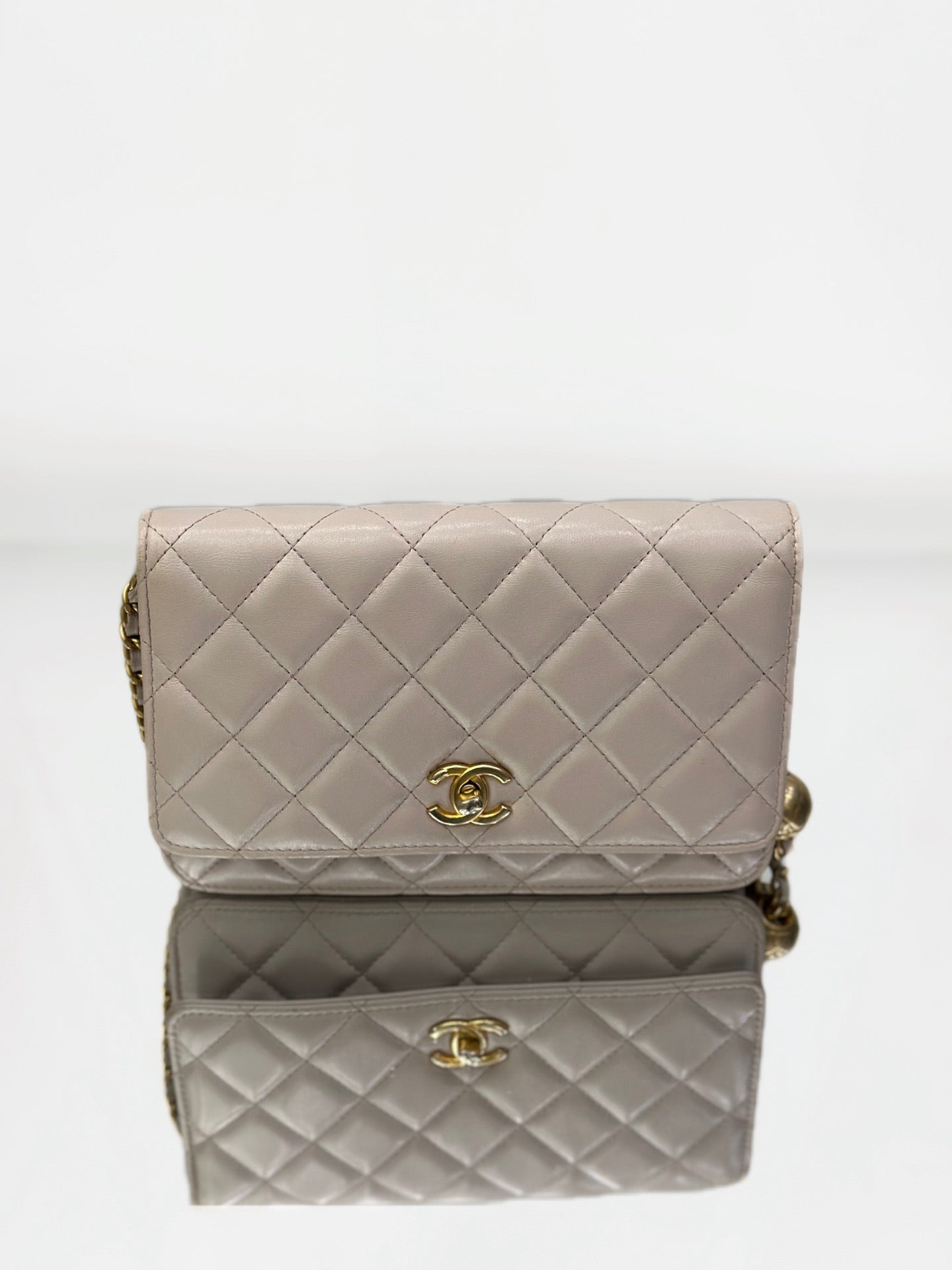 Chanel - Wallet on Chain (WOC) with Gold Ball Charm - Lambskin leather - Light Purple - (mini)