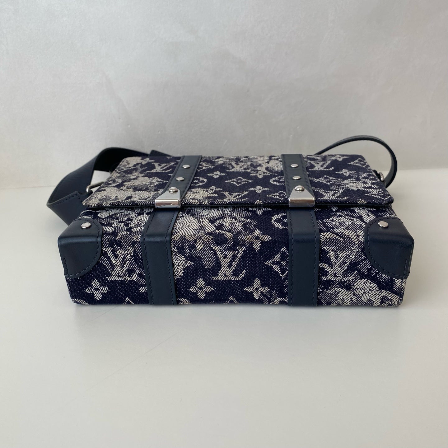 Louis Vuitton - Trunk Tapestry Messenger - Denim - Jeans with leather trim - Navy - (medium)