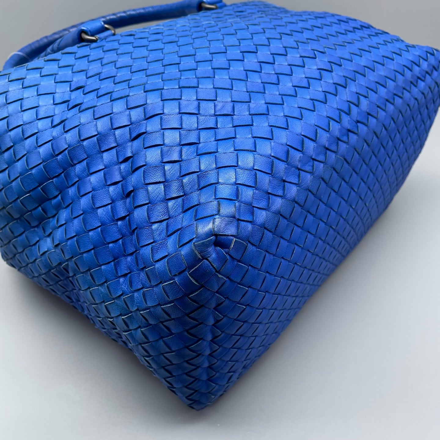 Bottega Veneta - Intrecciato Woven Top Handle Tote - Leather - Blue - (medium)