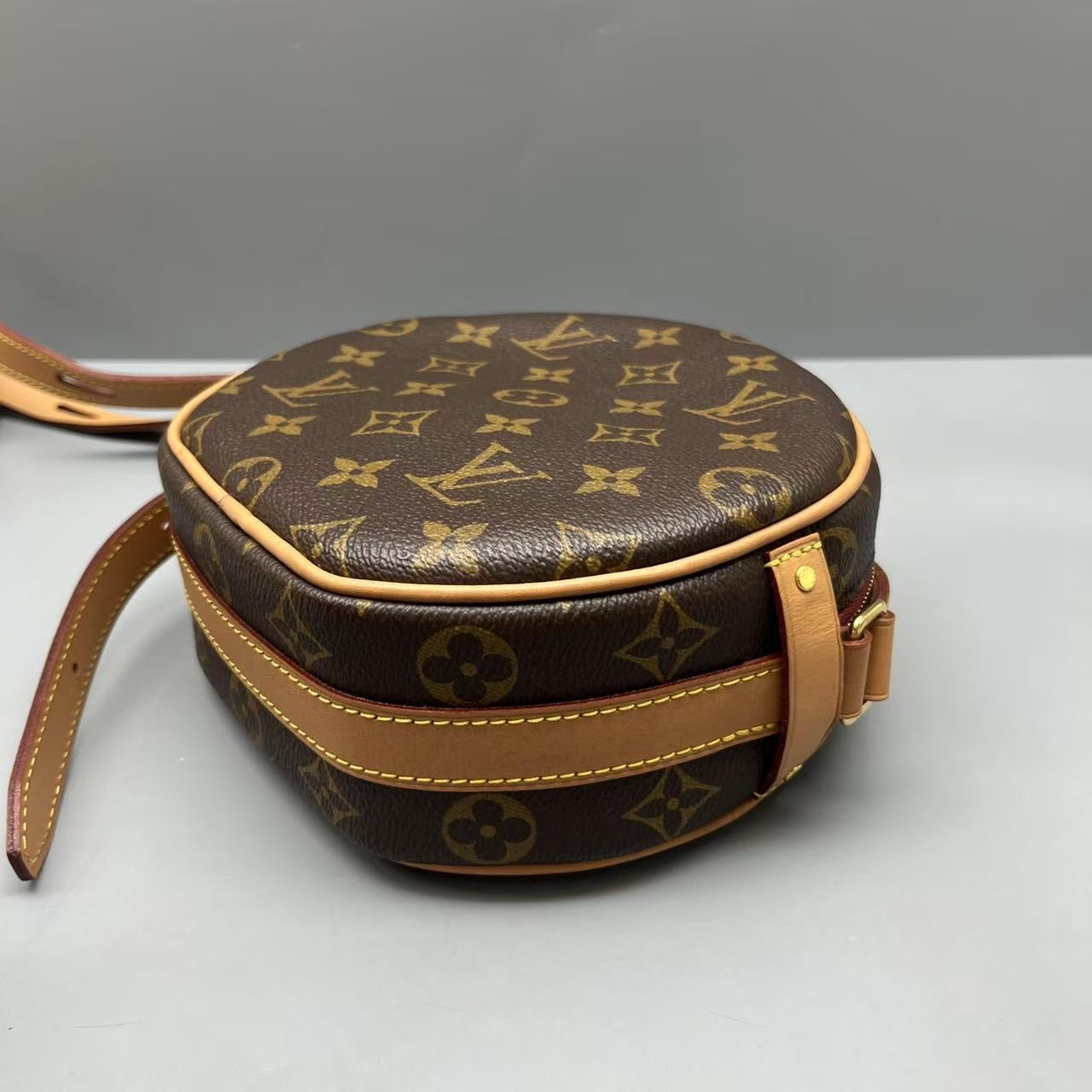 Louis Vuitton - Boite Chapeau Souple PM - Monogram coated canvas and Vachetta leather - Brown - (Small)