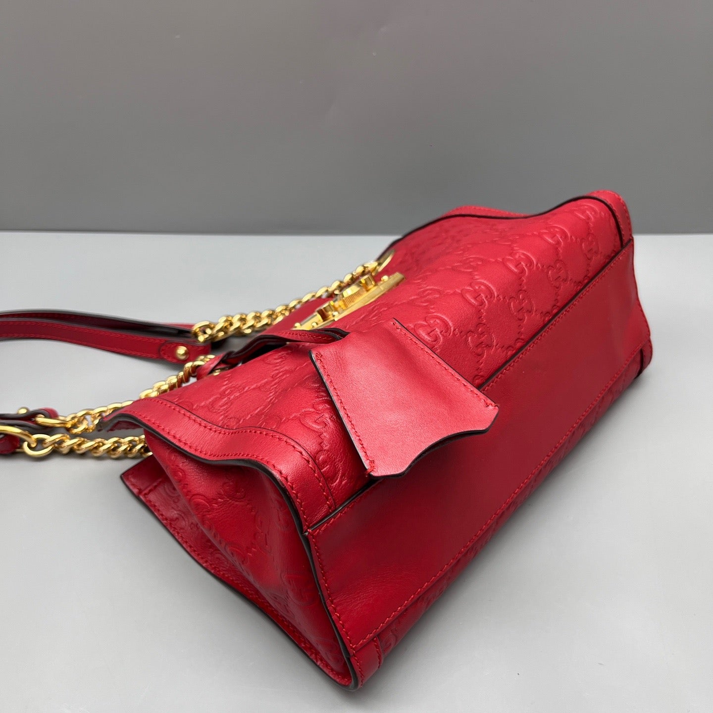 Gucci - Padlock Tote - Guccissima embossed leather - Red with Gold-Tone Hardware - (Medium)