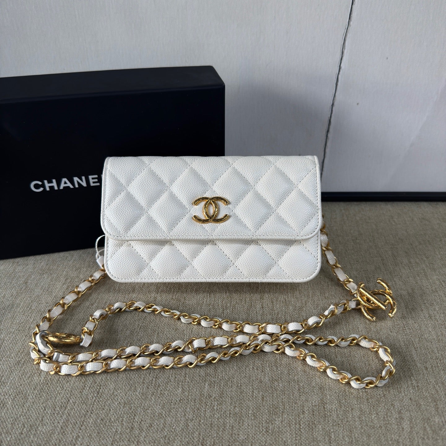 Chanel - Wallet on Chain (WOC) with Adjustable Chain - Pearlescent White Caviar leather - White - (Mini)