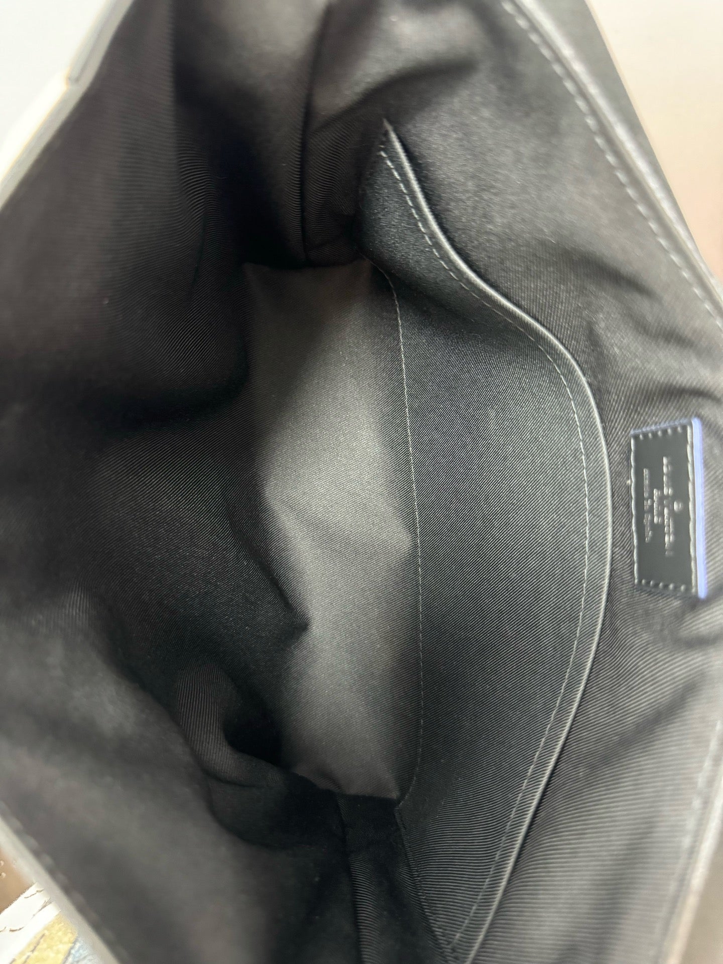 Louis Vuitton - N40238 - Limited Edition World Tour Messenger Bag - Damier Graphite coated canvas with leather trim - Black - (medium)