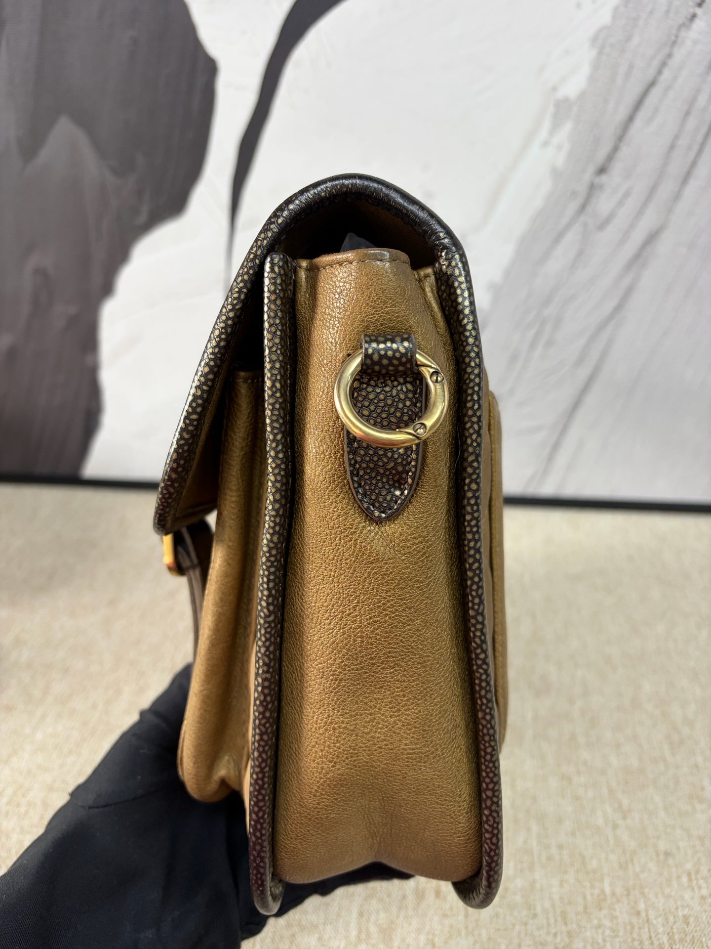 Chanel - Cambridge Messenger Bag - Grained leather - Brown with gold accents - (Medium)