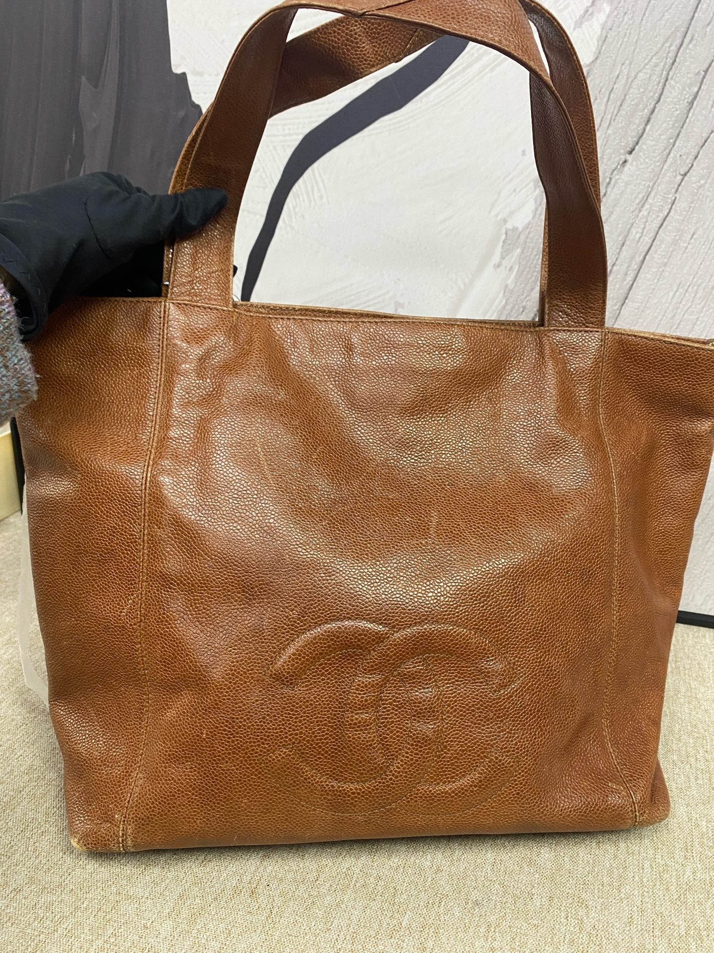 Chanel - Chanel Vintage Embossed CC Tote - Grained calfskin leather - Brown - (Medium)