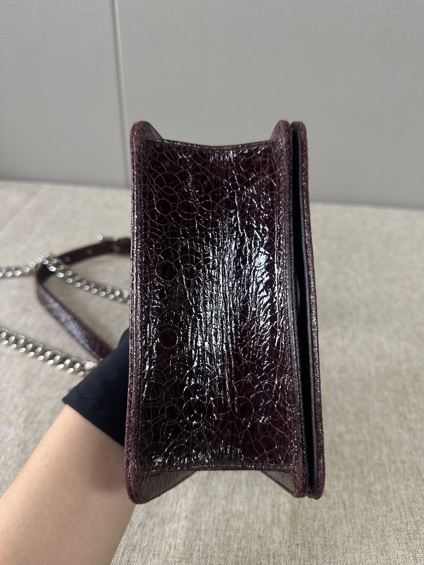 Dior - Ama Shield Bag with Cracked Texture - Fawn leather - Burgundy - (small)