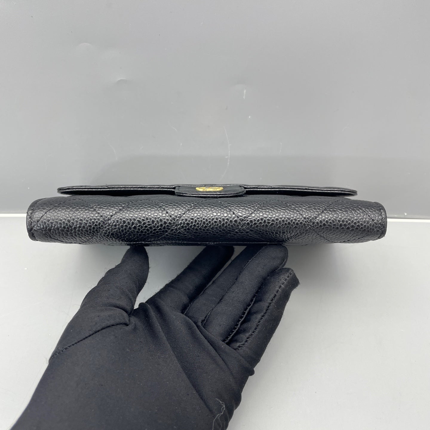 Chanel - Classic Flap Long Tri-Fold Wallet - Caviar leather - Black - (Medium)