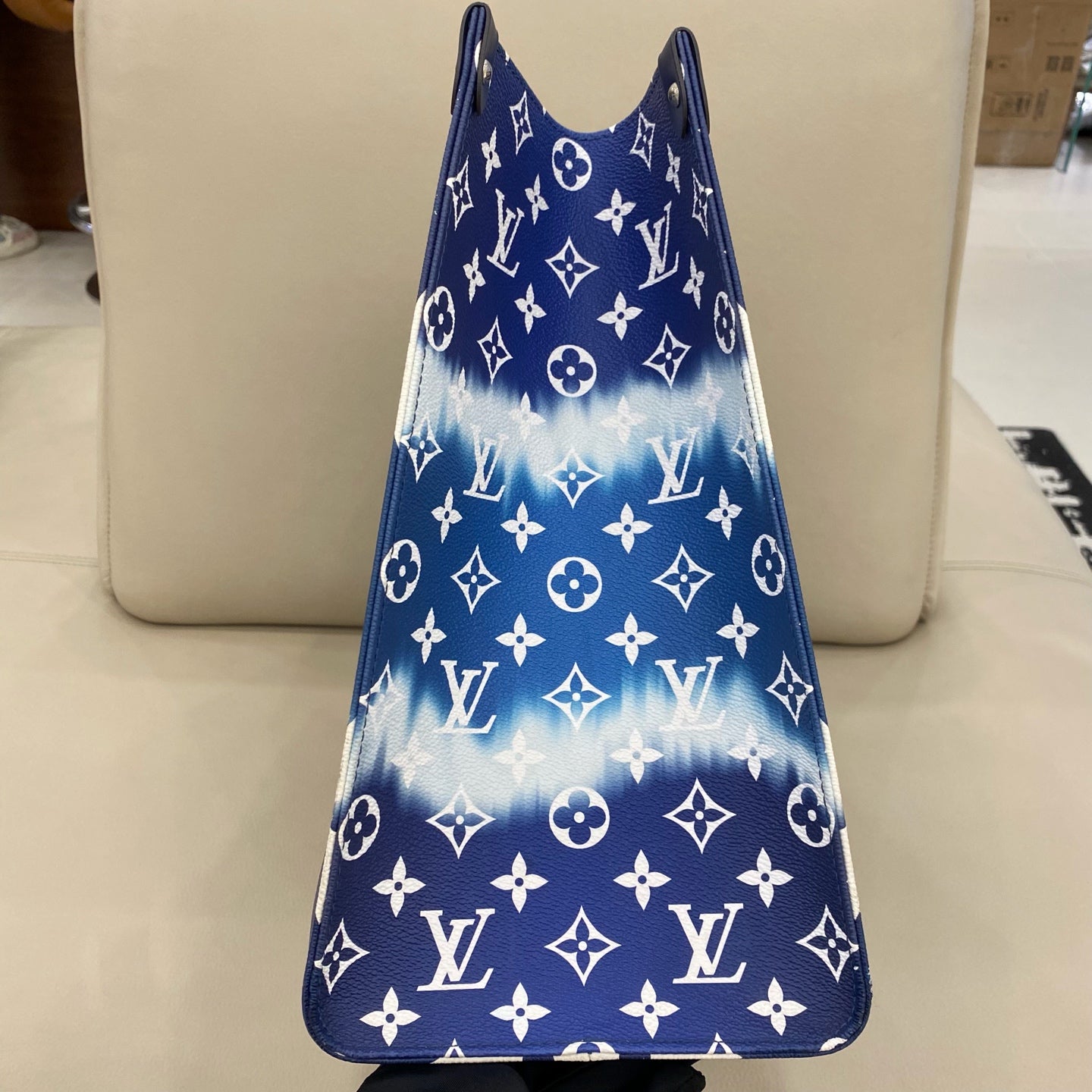Louis Vuitton - Onthego GM Tie-Dye Gradient - Monogram Giant coated canvas with leather trim - Blue - (large)