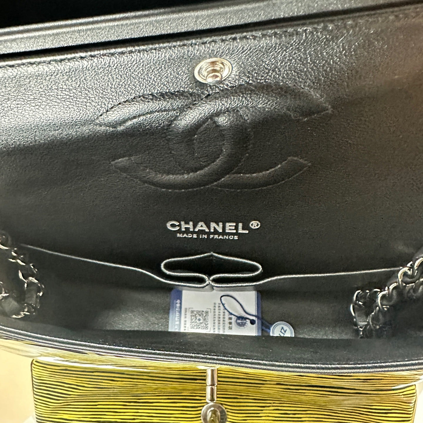 Chanel - Classic Flap Bag - Patent leather - Yellow - (medium)