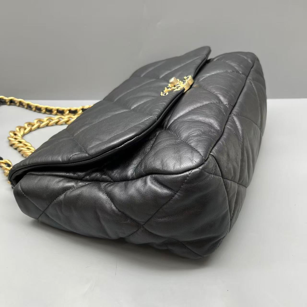 Chanel - 19 Bag Maxi Messenger - Leather - Black - (Maxi)